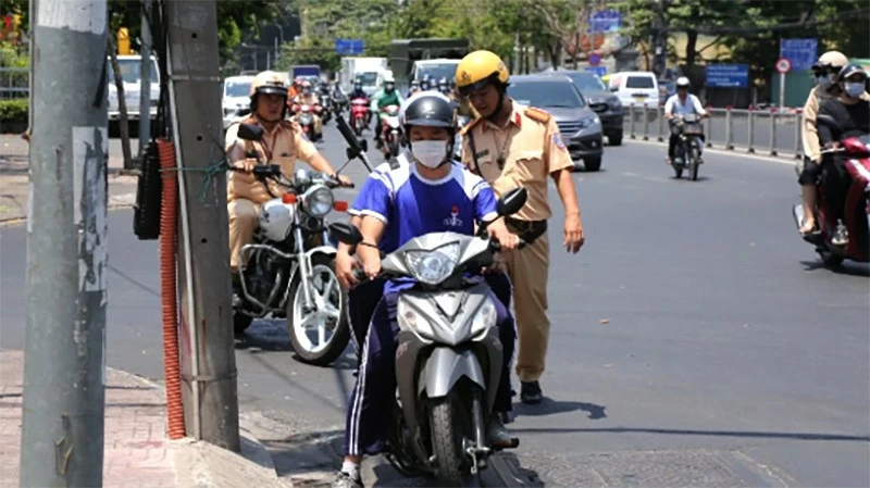 TP. Hồ Chí Minh: Không nhận giữ xe máy học sinh chưa đủ tuổi, chưa có giấy phép lái xe TP. Hồ Chí Minh: Không nhận giữ xe máy học sinh chưa đủ tuổi, chưa có giấy phép lái xe