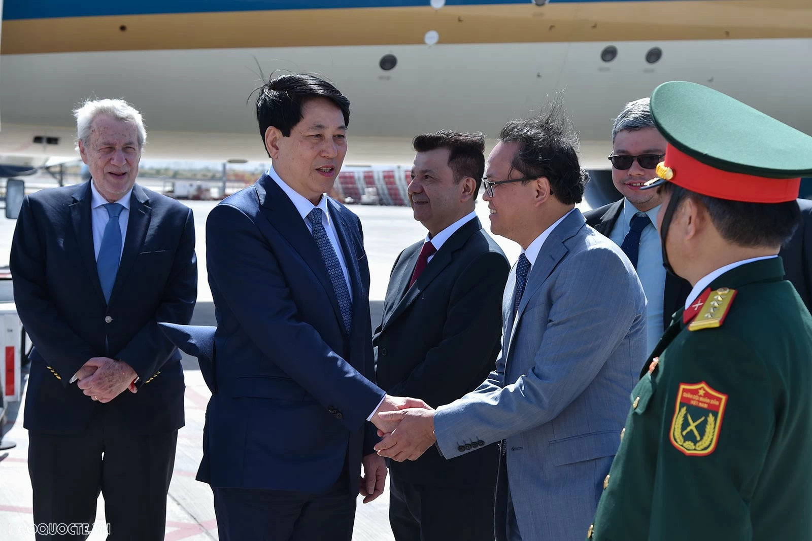 Chủ tịch nước Lương Cường đến thủ đô Santiago, bắt đầu thăm chính thức Cộng hòa Chile Chủ tịch nước Lương Cường đến thủ đô Santiago, bắt đầu thăm chính thức Cộng hòa Chile