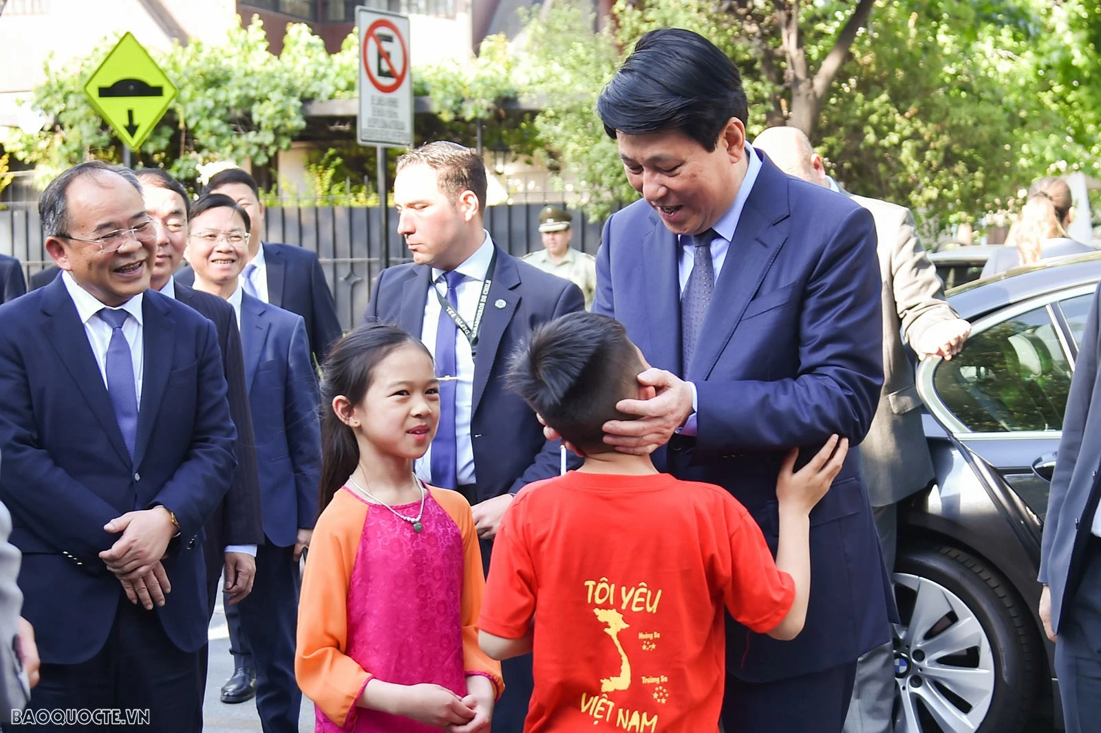 Chủ tịch nước Lương Cường gặp mặt cán bộ Đại sứ quán và cộng đồng người Việt Nam tại Chile Chủ tịch nước Lương Cường gặp mặt cán bộ Đại sứ quán và cộng đồng người Việt Nam tại Chile