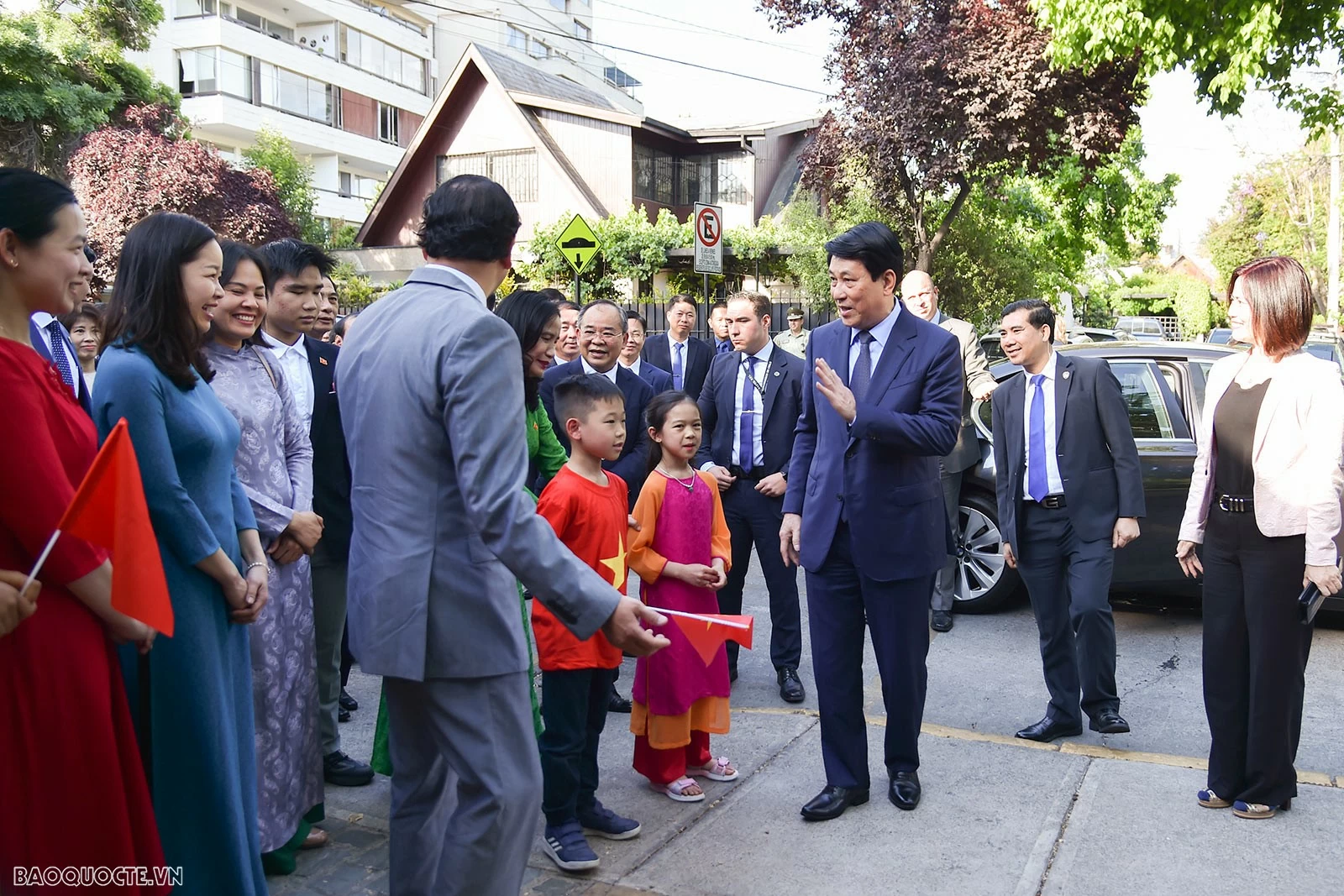 Chủ tịch nước Lương Cường gặp mặt cán bộ Đại sứ quán và cộng đồng người Việt Nam tại Chile Chủ tịch nước Lương Cường gặp mặt cán bộ Đại sứ quán và cộng đồng người Việt Nam tại Chile