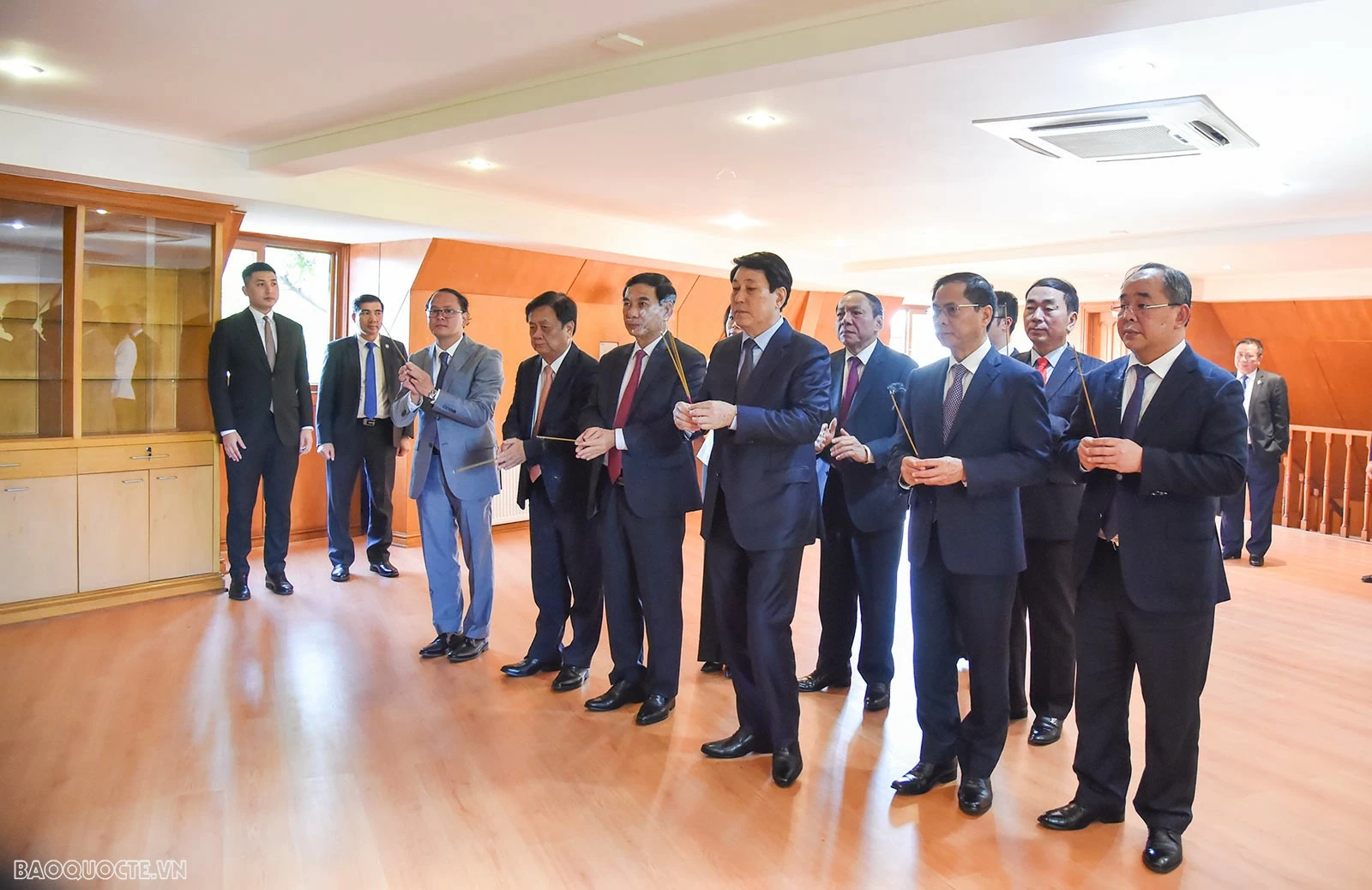 Chủ tịch nước Lương Cường gặp mặt cán bộ Đại sứ quán và cộng đồng người Việt Nam tại Chile Chủ tịch nước Lương Cường gặp mặt cán bộ Đại sứ quán và cộng đồng người Việt Nam tại Chile