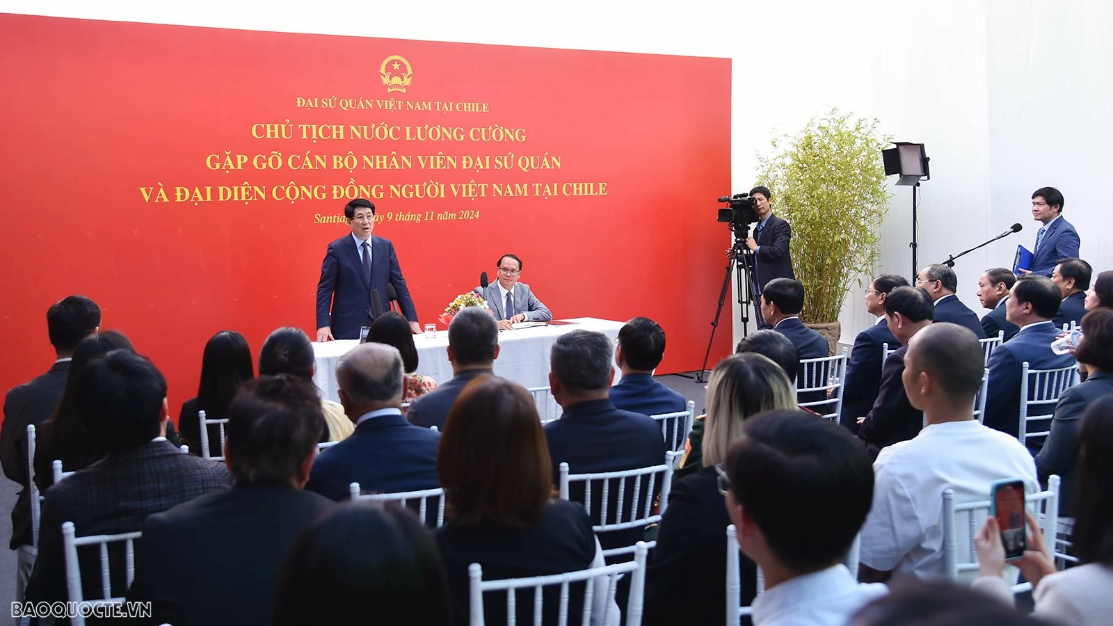 Chủ tịch nước Lương Cường gặp mặt cán bộ Đại sứ quán và cộng đồng người Việt Nam tại Chile Chủ tịch nước Lương Cường gặp mặt cán bộ Đại sứ quán và cộng đồng người Việt Nam tại Chile