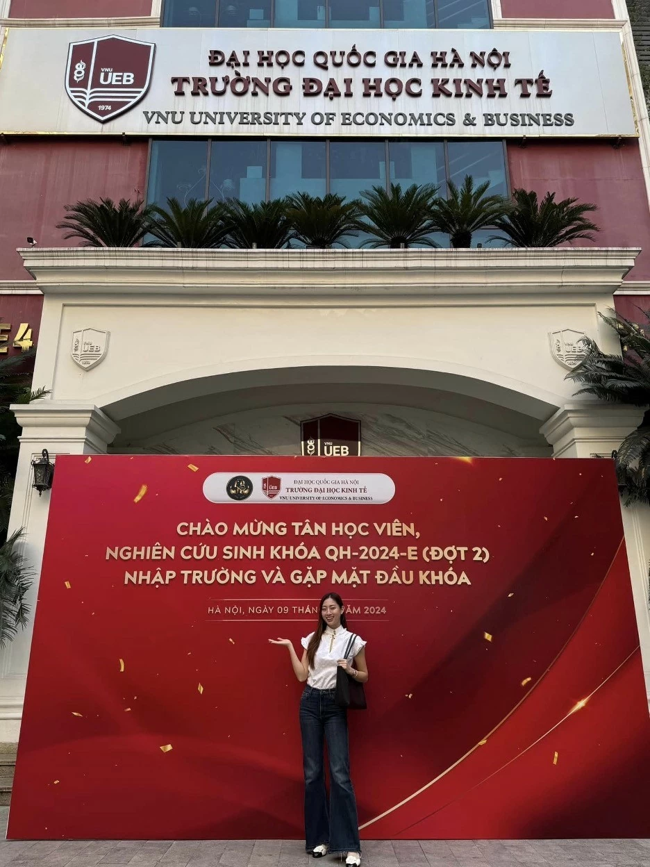 Lương Thuỳ Linh trúng tuyển học Tiến sĩ ngành Kinh tế quốc tế. Lương Thuỳ Linh trúng tuyển học Tiến sĩ ngành Kinh tế quốc tế.