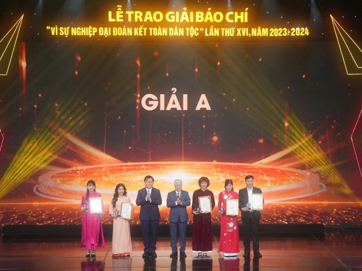 Trao giải báo chí về đại đoàn kết toàn dân tộc Trao giải báo chí về đại đoàn kết toàn dân tộc
