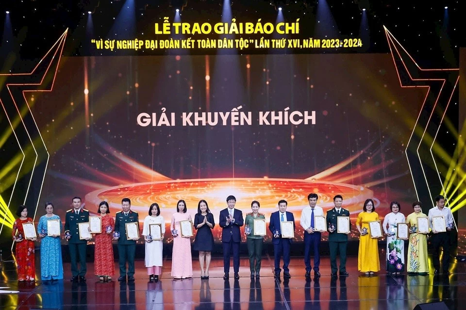 Trao giải báo chí về đại đoàn kết toàn dân tộc Trao giải báo chí về đại đoàn kết toàn dân tộc