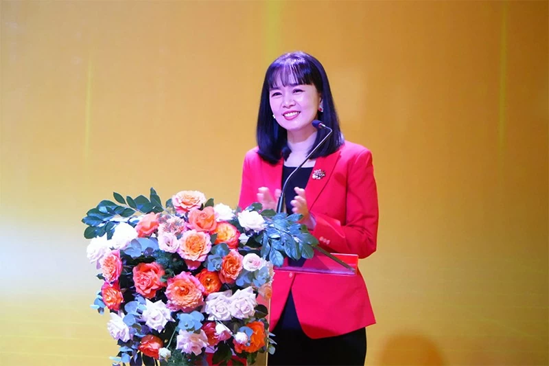 Bà Nguyễn Thanh Hoàng Diễm - Tổng Giám Đốc hệ thống Mathnasium Việt Nam phát biểu tại lễ khai mạc. Bà Nguyễn Thanh Hoàng Diễm - Tổng Giám Đốc hệ thống Mathnasium Việt Nam phát biểu tại lễ khai mạc.