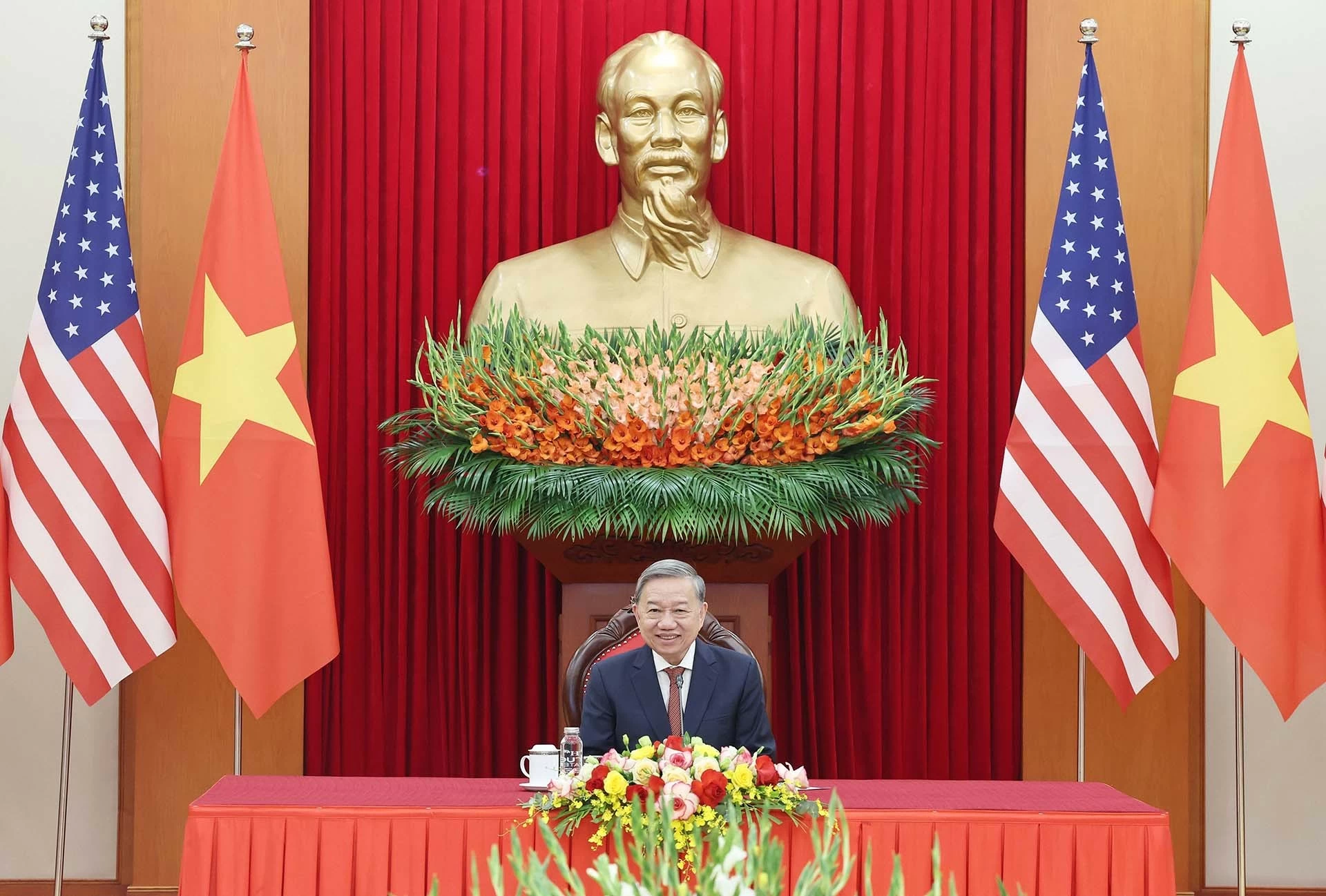 Tổng Bí thư Tô Lâm điện đàm với Tổng thống đắc cử Hoa Kỳ Donald Trump Tổng Bí thư Tô Lâm điện đàm với Tổng thống đắc cử Hoa Kỳ Donald Trump