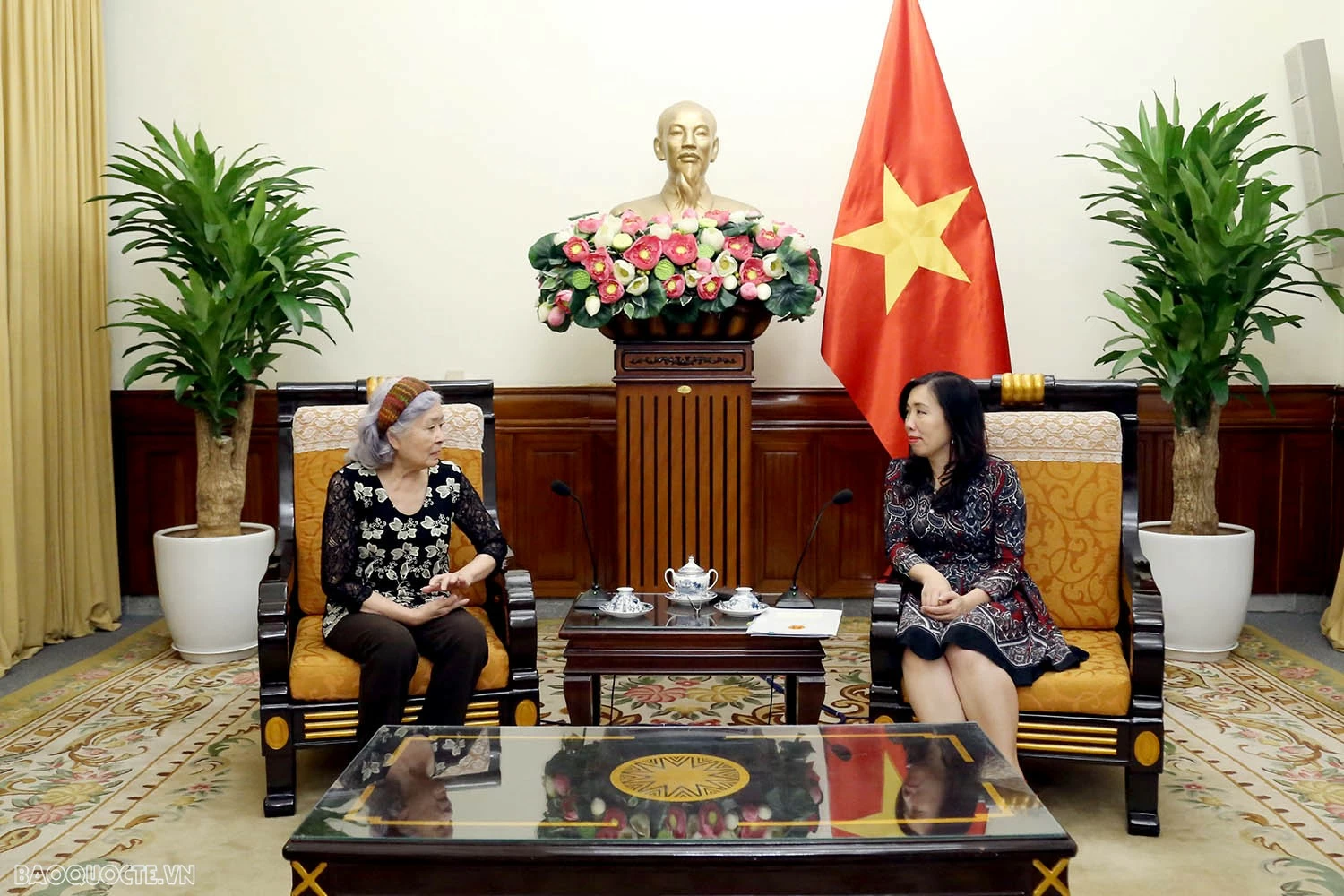 Cuộc đấu tranh vì lẽ phải, vì hòa bình, vì quyền con người của các nạn nhân chất độc da cam Thứ trưởng Ngoại giao Lê Thị Thu Hằng tiếp bà Trần Tố Nga
