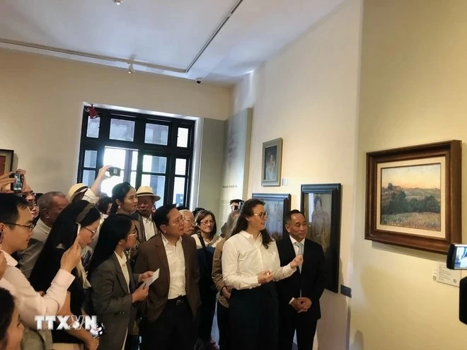Lần đầu tiên trưng bày tranh của vua Hàm Nghi tại Bảo tàng Mỹ thuật Việt Nam Lần đầu tiên trưng bày tranh của vua Hàm Nghi tại Bảo tàng Mỹ thuật Việt Nam