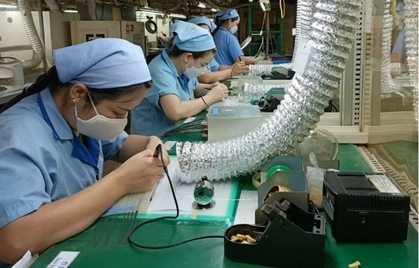 Một số sản phẩm công nghiệp của Hòa Bình đạt sản lượng khá cao, có vị trí trên thị trường trong nước và xuất khẩu. (Nguồn: UBND tỉnh Hòa Bình) Một số sản phẩm công nghiệp của Hòa Bình đạt sản lượng khá cao, có vị trí trên thị trường trong nước và xuất khẩu. (Nguồn: UBND tỉnh Hòa Bình)