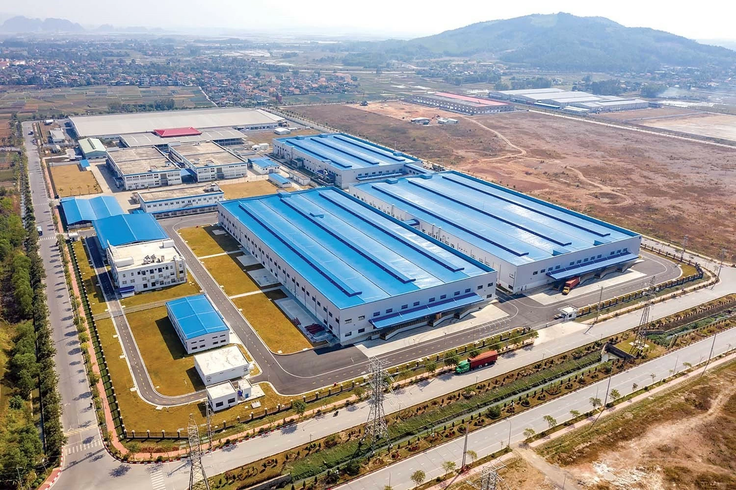 Khu công nghiệp Yên Quang thuộc địa giới hành chính xã Quang Tiến, TP. Hòa Bình. (Ảnh: ITN) Khu công nghiệp Yên Quang thuộc địa giới hành chính xã Quang Tiến, TP. Hòa Bình. (Ảnh: ITN)