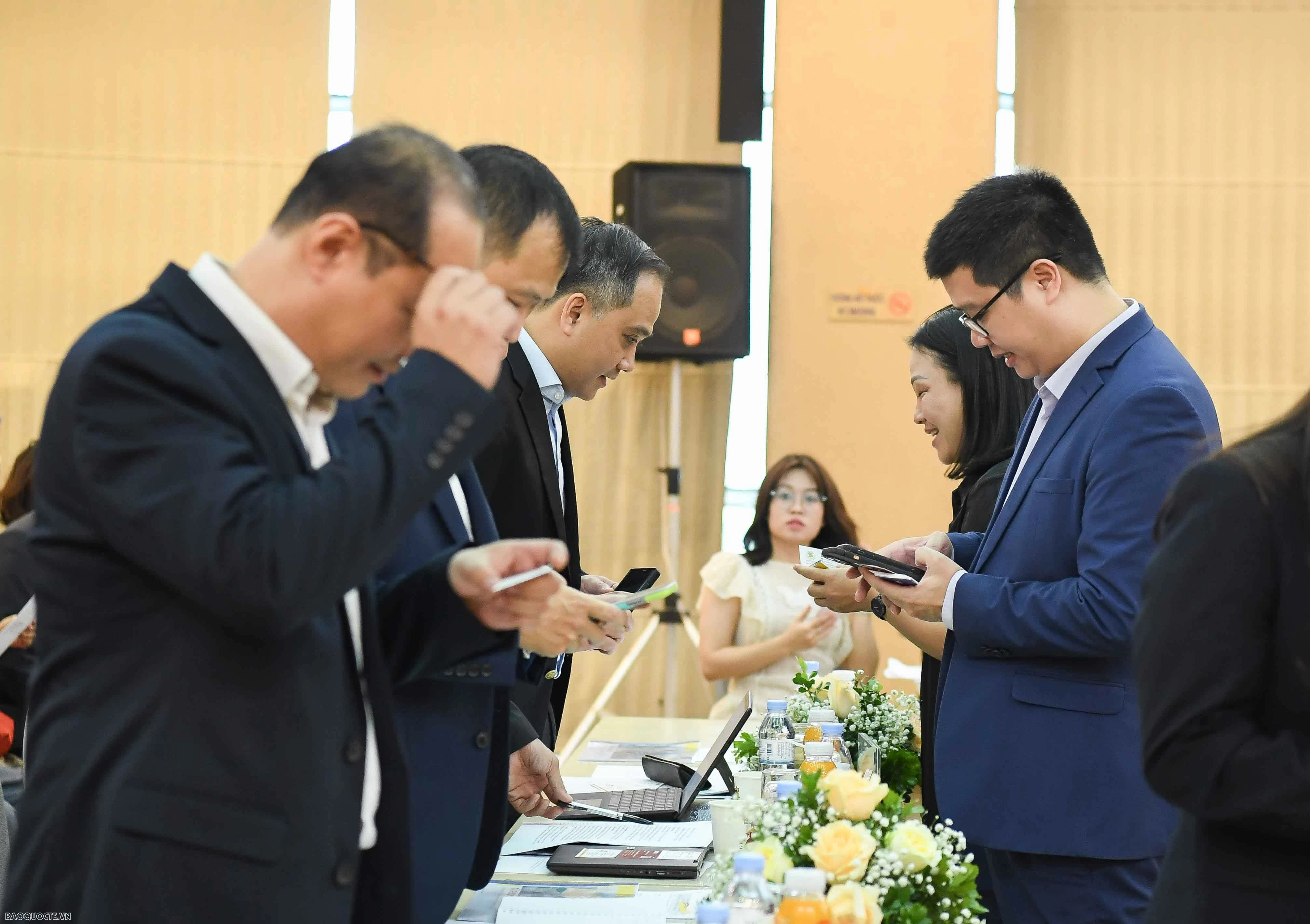 Trưởng Cơ quan đại diện Việt Nam tại nước ngoài tiếp tục là ầu nối tiếp sức cho doanh nghiệp vươn ra thế giới Để các Cơ quan đại diện Việt Nam tại nước ngoài là cầu nối vững chắc, tiếp sức cho doanh nghiệp vươn ra thế giới