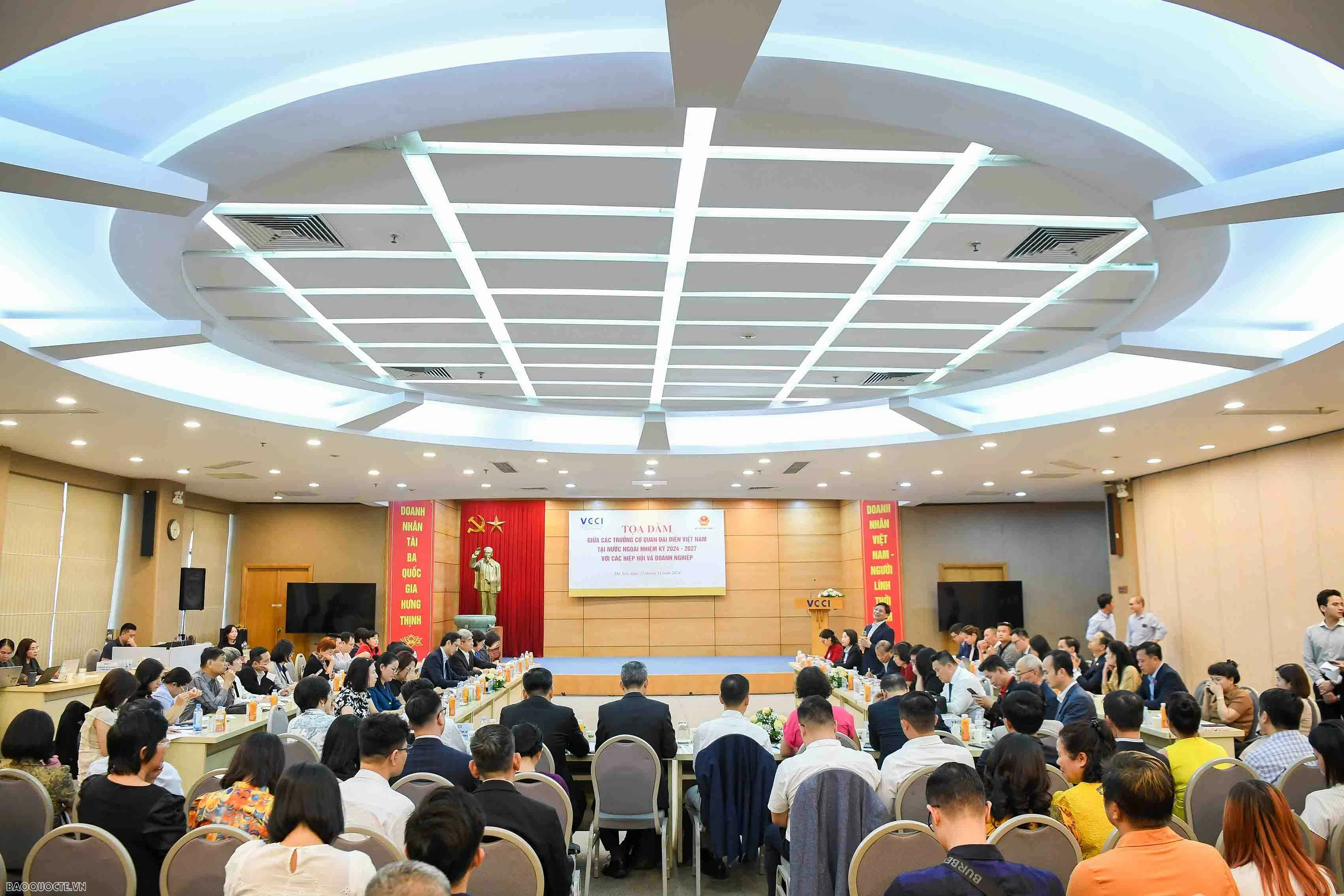 Trưởng Cơ quan đại diện Việt Nam tại nước ngoài tiếp tục là ầu nối tiếp sức cho doanh nghiệp vươn ra thế giới Để các Cơ quan đại diện Việt Nam tại nước ngoài là cầu nối vững chắc, tiếp sức cho doanh nghiệp vươn ra thế giới