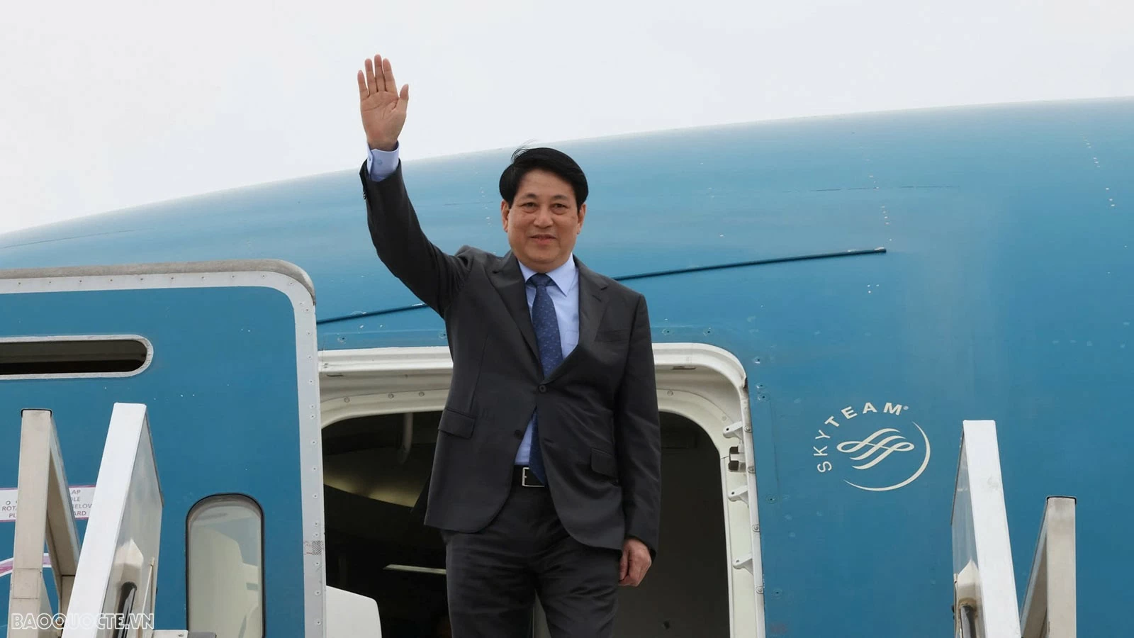 Khoảng 16h ngày 12/11 (theo giờ địa phương), Chủ tịch nước Lương Cường cùng Đoàn đại biểu cấp cao Việt Nam đến thủ đô Lima, bắt đầu chuyến thăm chính thức Cộng hòa Peru và tham dự Tuần lễ cấp cao Diễn đàn Hợp tác kinh tế châu Á - Thái Bình Dương APEC 2024