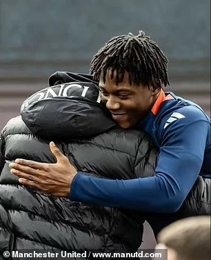 HLV Ruben Amorim lần đầu gặp dàn sao MU HLV Ruben Amorim lần đầu gặp dàn sao MU