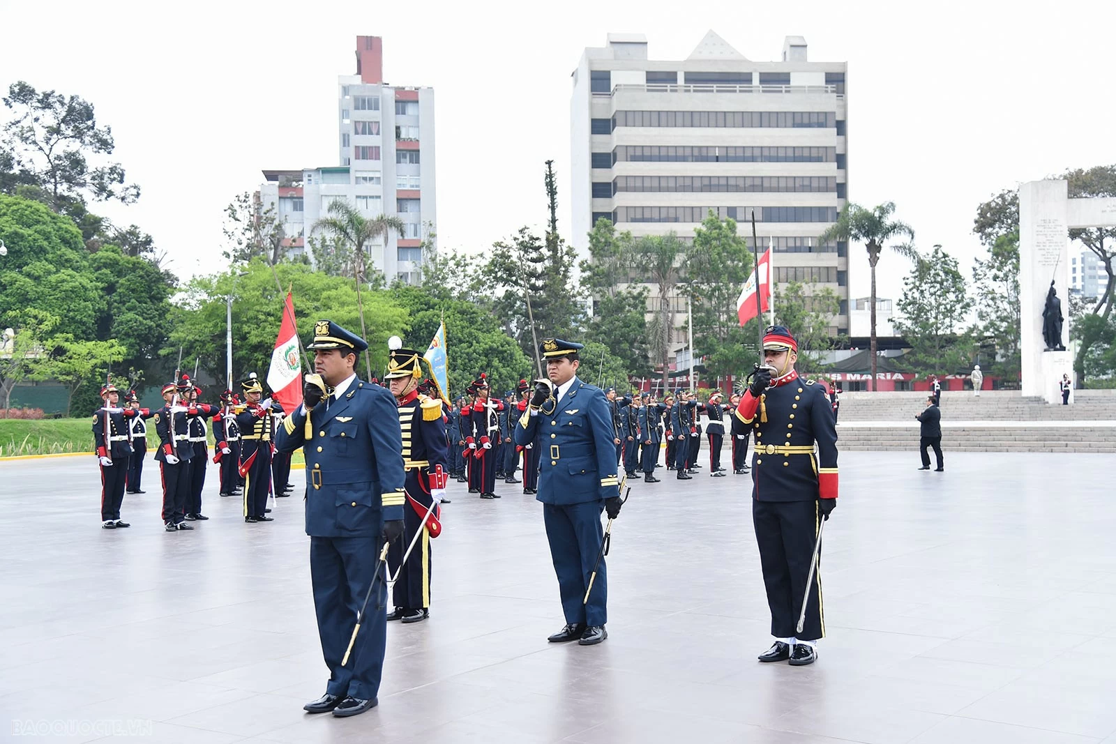 Chủ tịch nước Lương Cường đặt vòng hoa tại Đài tưởng niệm các Anh hùng dân tộc và tiền nhân nền Độc lập Peru Những hình ảnh Chủ tịch nước Lương Cường đặt vòng hoa tại Đài tưởng niệm các Anh hùng dân tộc và tiền nhân nền Độc lập Peru