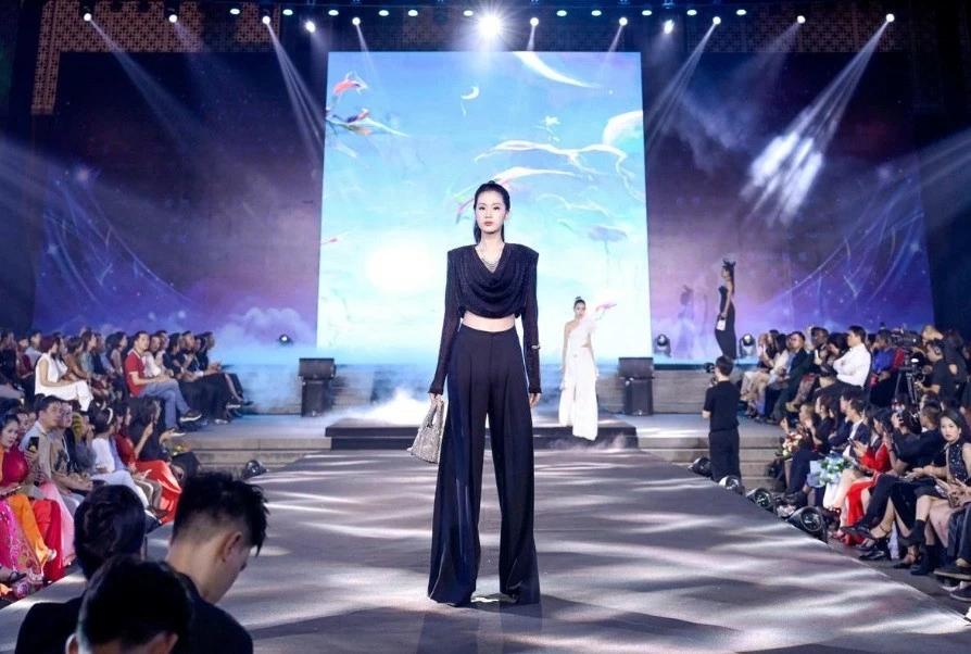 'Cội nguồn tinh hoa hội tụ': Gắn kết giữa giá trị truyền thống và thời trang hiện đại