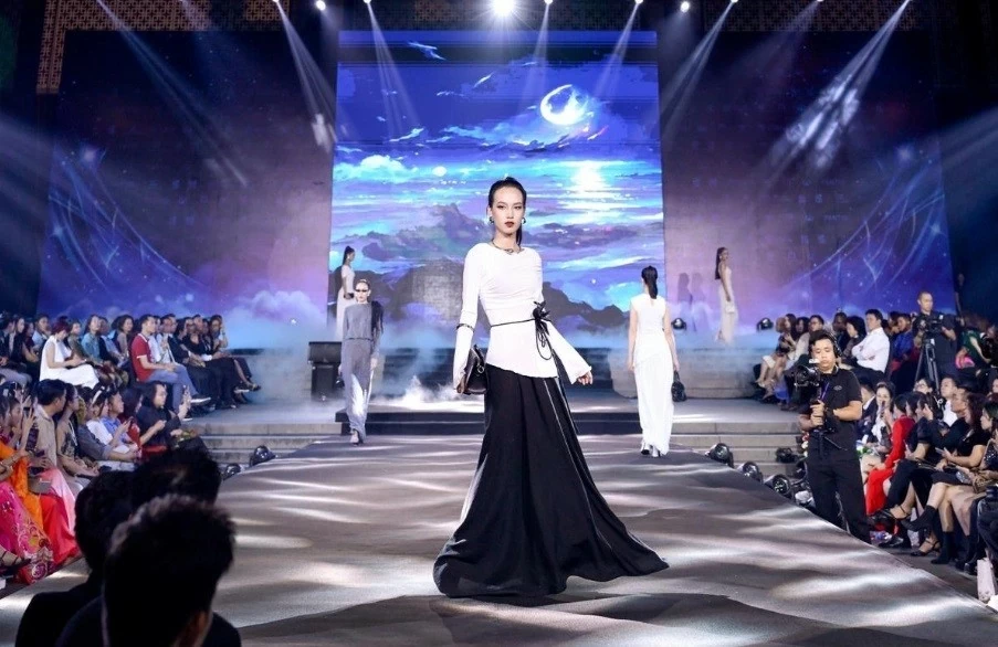 'Cội nguồn tinh hoa hội tụ': Gắn kết giữa giá trị truyền thống và thời trang hiện đại