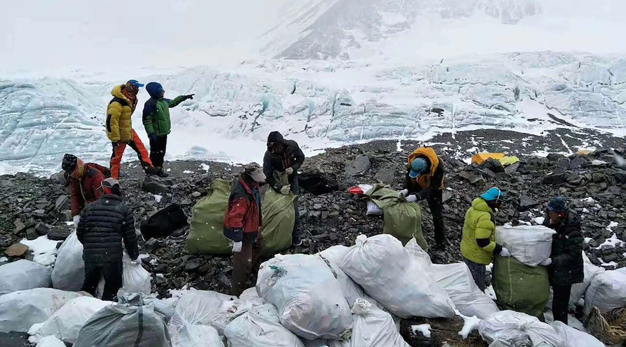 Biến rác thành tác phẩm nghệ thuật Biến rác thành tác phẩm nghệ thuật