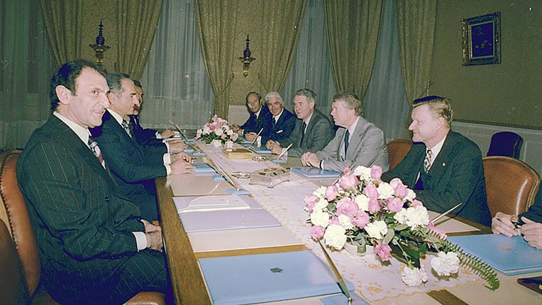 ‘Cú nổ’ chấn động lịch sử, từ bạn hóa thù ‘Cú nổ’ chấn động lịch sử, từ bạn hóa thù