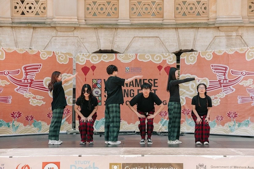 Xuân Quê hương đến sớm với kiều bào và bạn bè quốc tế ở Tây Australia Xuân Quê hương đến sớm với kiều bào và bạn bè quốc tế ở Tây Australia