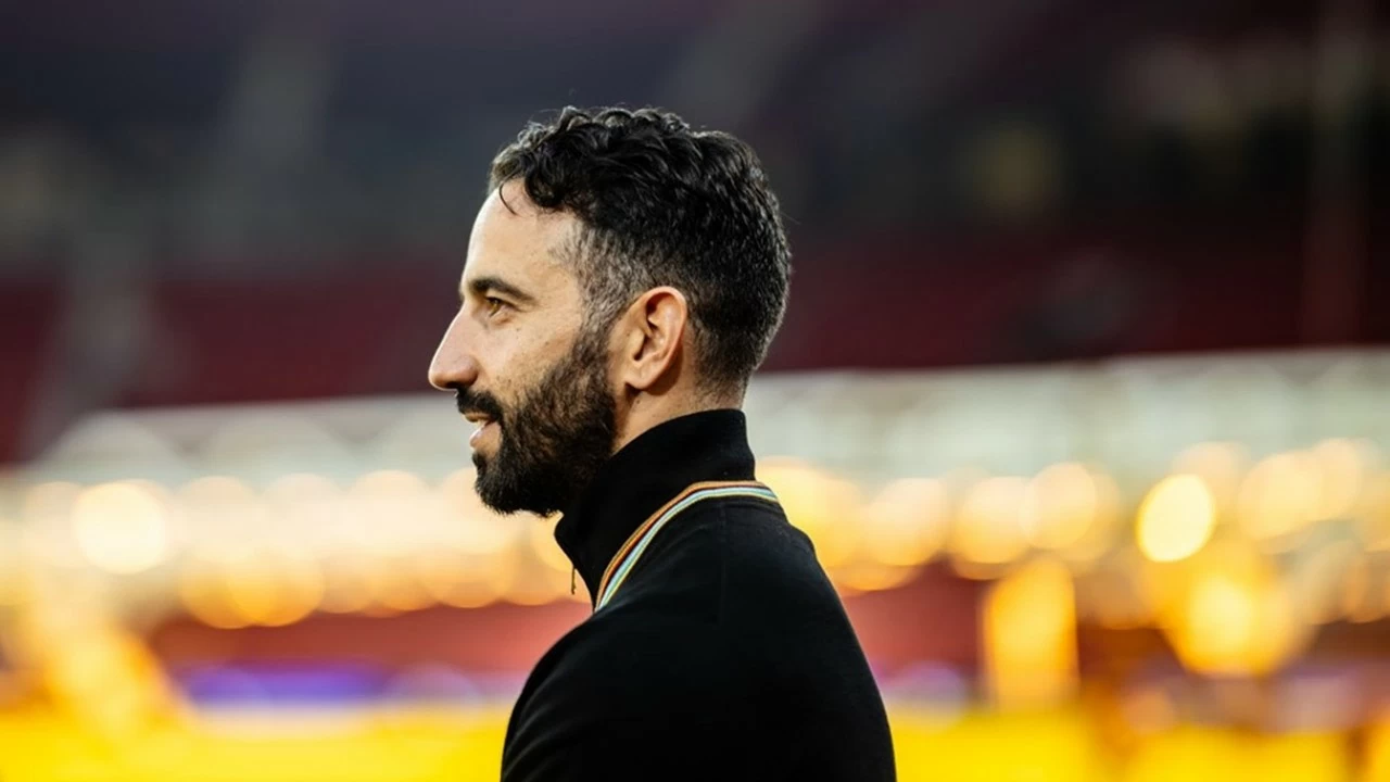 HLV Ruben Amorim tươi rói trong ngày viếng thăm sân Old Trafford HLV Ruben Amorim tươi rói trong ngày viếng thăm sân Old Trafford