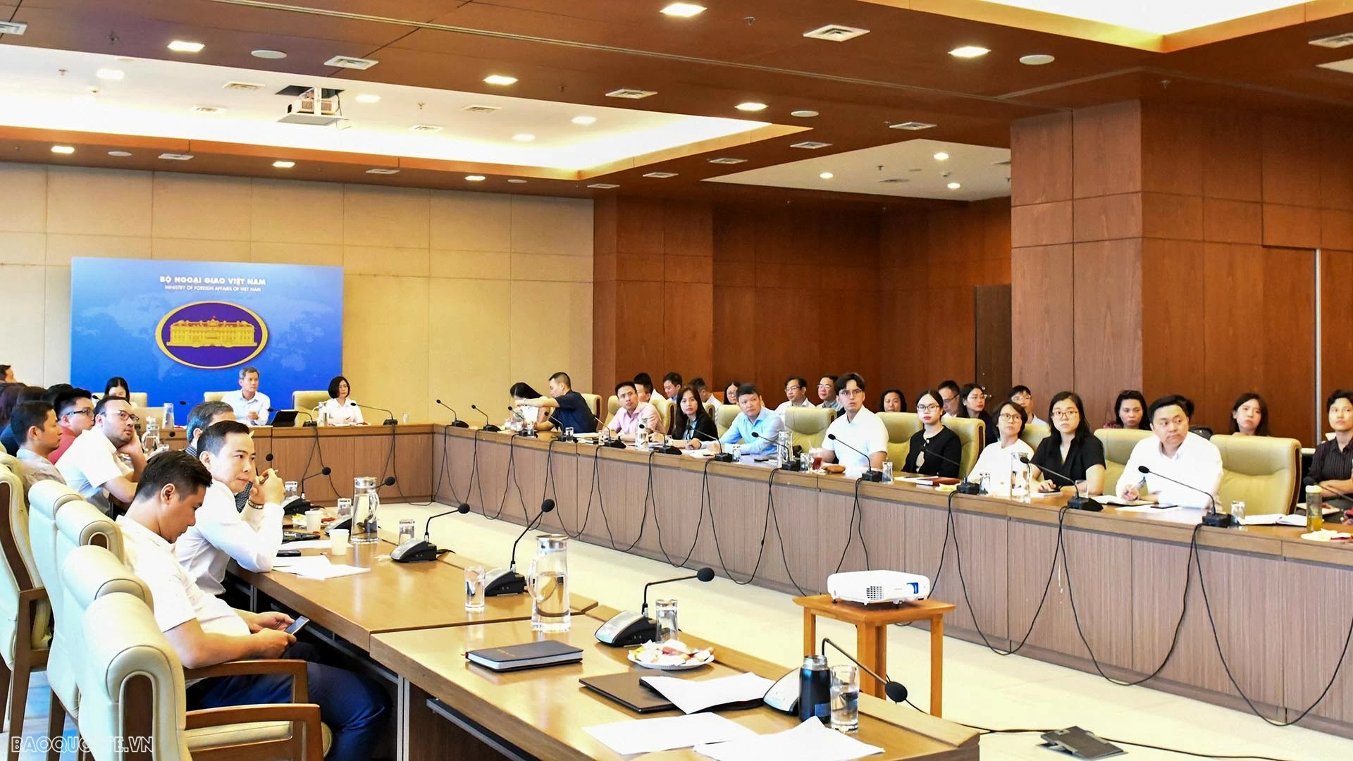 Phổ biến, giáo dục pháp luật và tập huấn kỹ năng, nghiệp vụ công tác pháp chế cho cán bộ, công chức, viên chức Bộ Ngoại giao năm 2024 Phổ biến, giáo dục pháp luật và tập huấn kỹ năng, nghiệp vụ công tác pháp chế cho cán bộ, công chức, viên chức Bộ Ngoại giao năm 2024