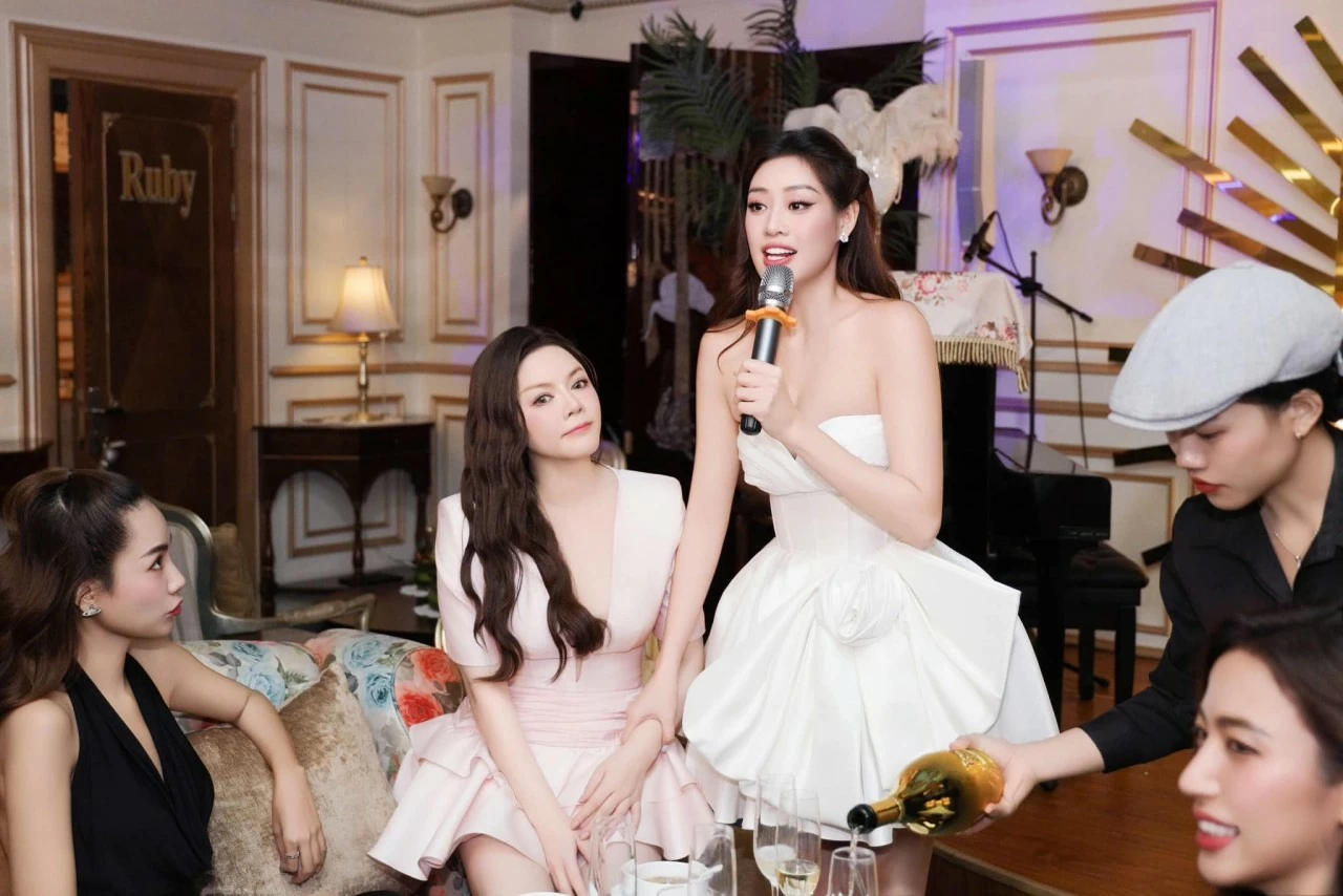 Diễn viên Lý Nhã Kỳ Diễn viên Lý Nhã Kỳ