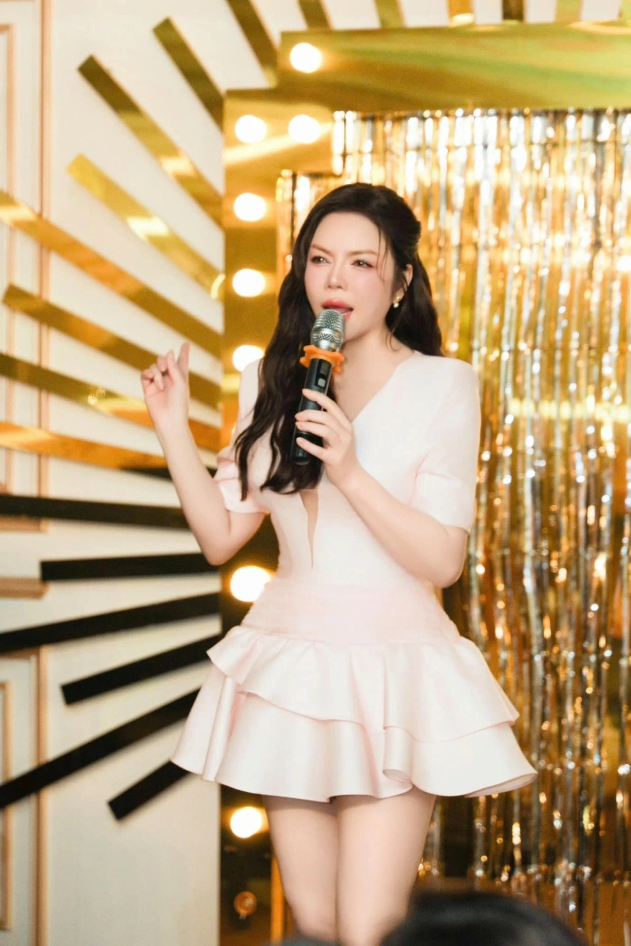 Diễn viên Lý Nhã Kỳ Diễn viên Lý Nhã Kỳ