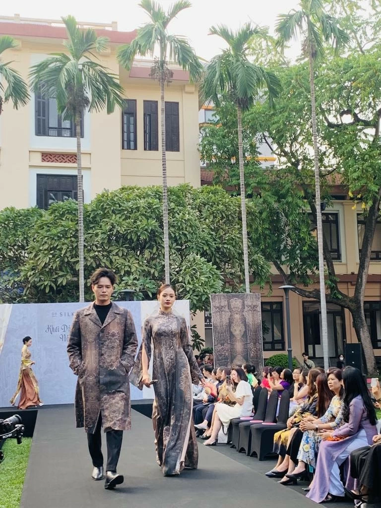 Bộ sưu tập lấy cảm hứng từ các Bảo vật quốc gia của Bảo tàng Mỹ thuật Việt Nam Bộ sưu tập lấy cảm hứng từ các bảo vật quốc gia của Bảo tàng Mỹ thuật Việt Nam