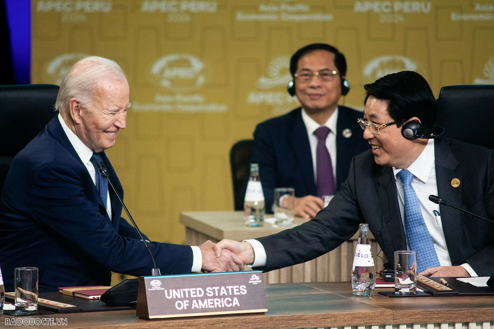 APEC 2024: Chủ tịch nước đề xuất 3 nguyên tắc và 4 giải pháp chính để xây dựng các liên kết kinh tế khu vực hiệu quả APEC 2024: Chủ tịch nước đề xuất 3 nguyên tắc và 4 giải pháp chính để xây dựng các liên kết kinh tế khu vực hiệu quả