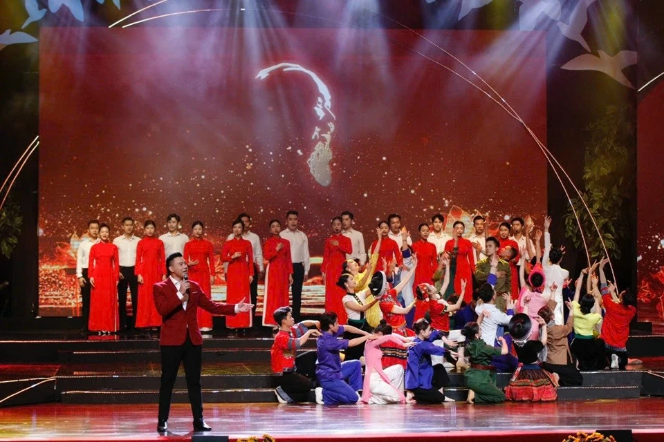 Đặc sắc chuỗi chương trình nghệ thuật Chào mừng kỷ niệm 50 năm ngày giải phóng miền Nam, thống nhất đất nước Đặc sắc chuỗi chương trình nghệ thuật Chào mừng kỷ niệm 50 năm ngày giải phóng miền Nam, thống nhất đất nước