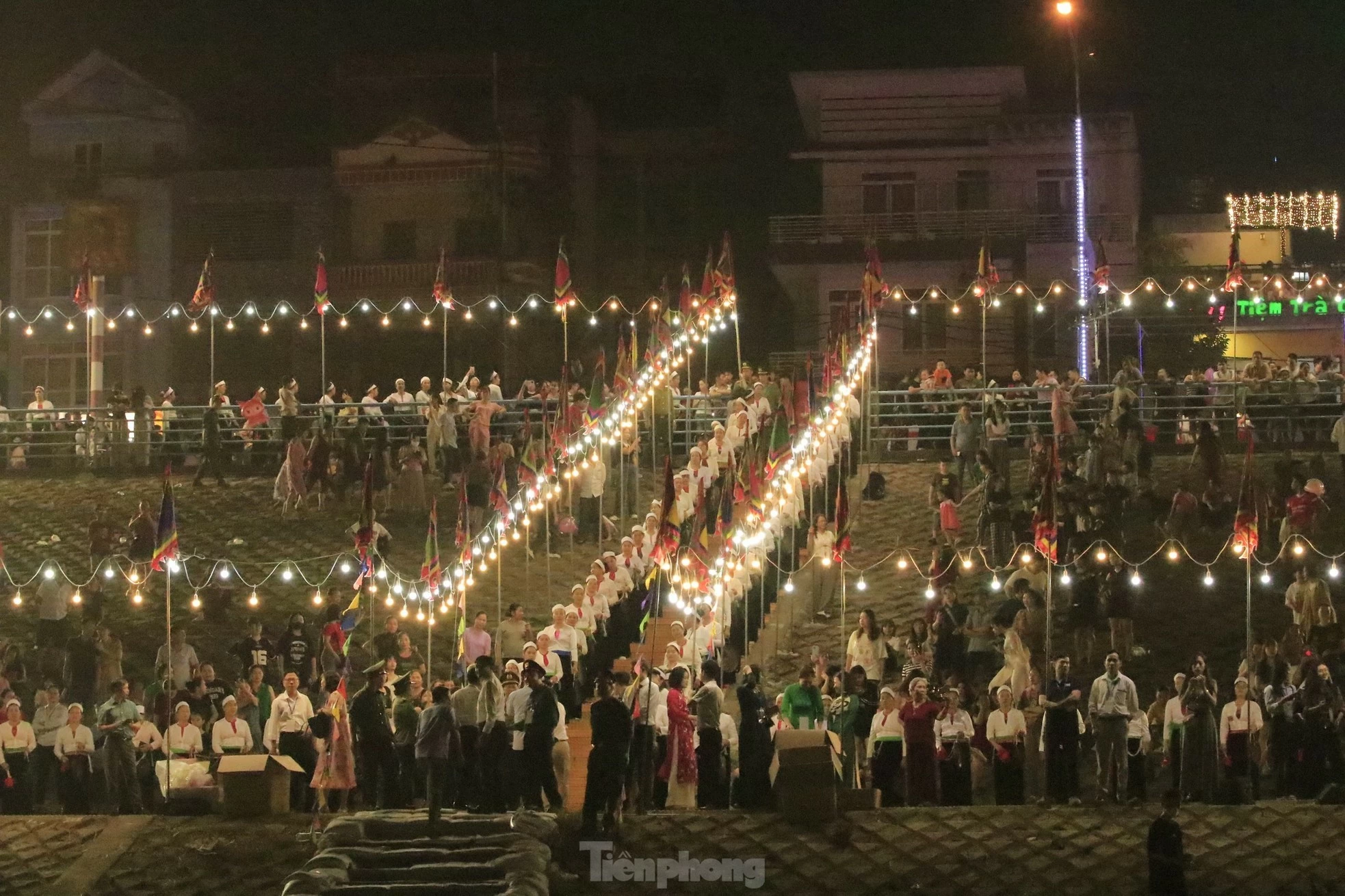 Lễ hội đón nhận sự tham dự của hàng nghìn người dân, du khách đến từ các địa phương trong và ngoài tỉnh. Lễ hội đón nhận sự tham dự của hàng nghìn người dân, du khách đến từ các địa phương trong và ngoài tỉnh.