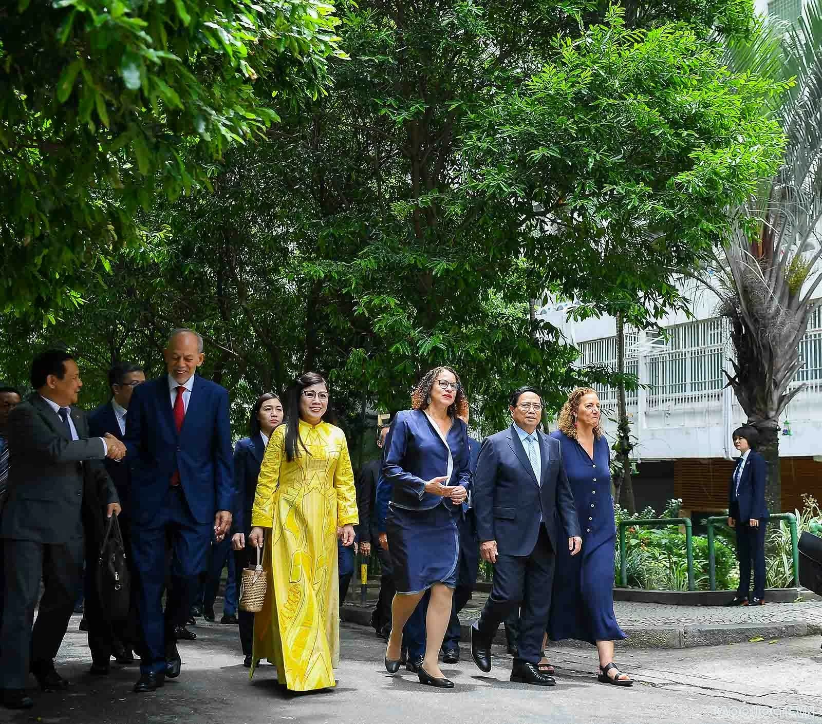 undefined Khánh thành đặt biển kỷ niệm Chủ tịch Hồ Chí Minh tại thành phố Rio de Janeiro, Brazil