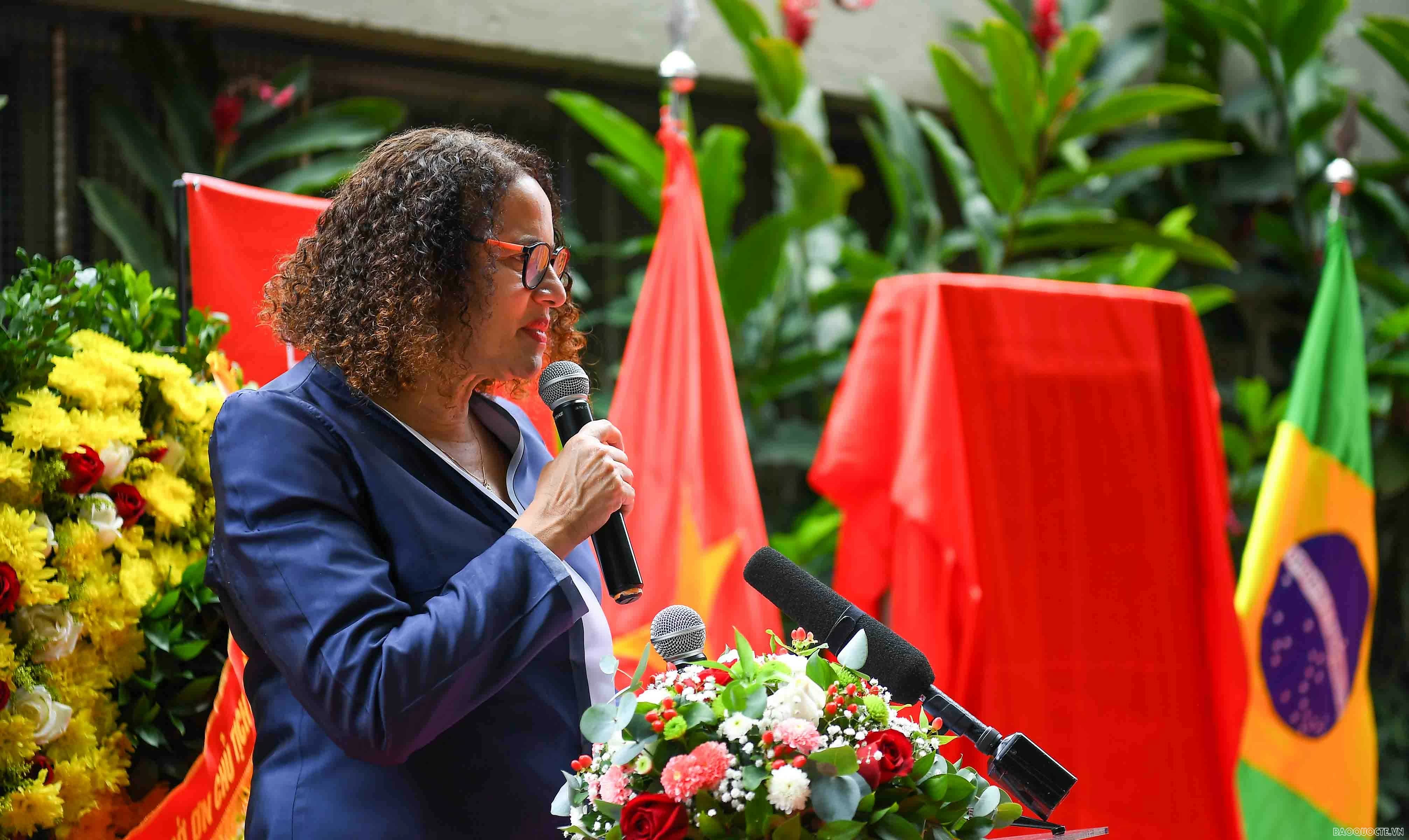 undefined Khánh thành đặt biển kỷ niệm Chủ tịch Hồ Chí Minh tại thành phố Rio de Janeiro, Brazil