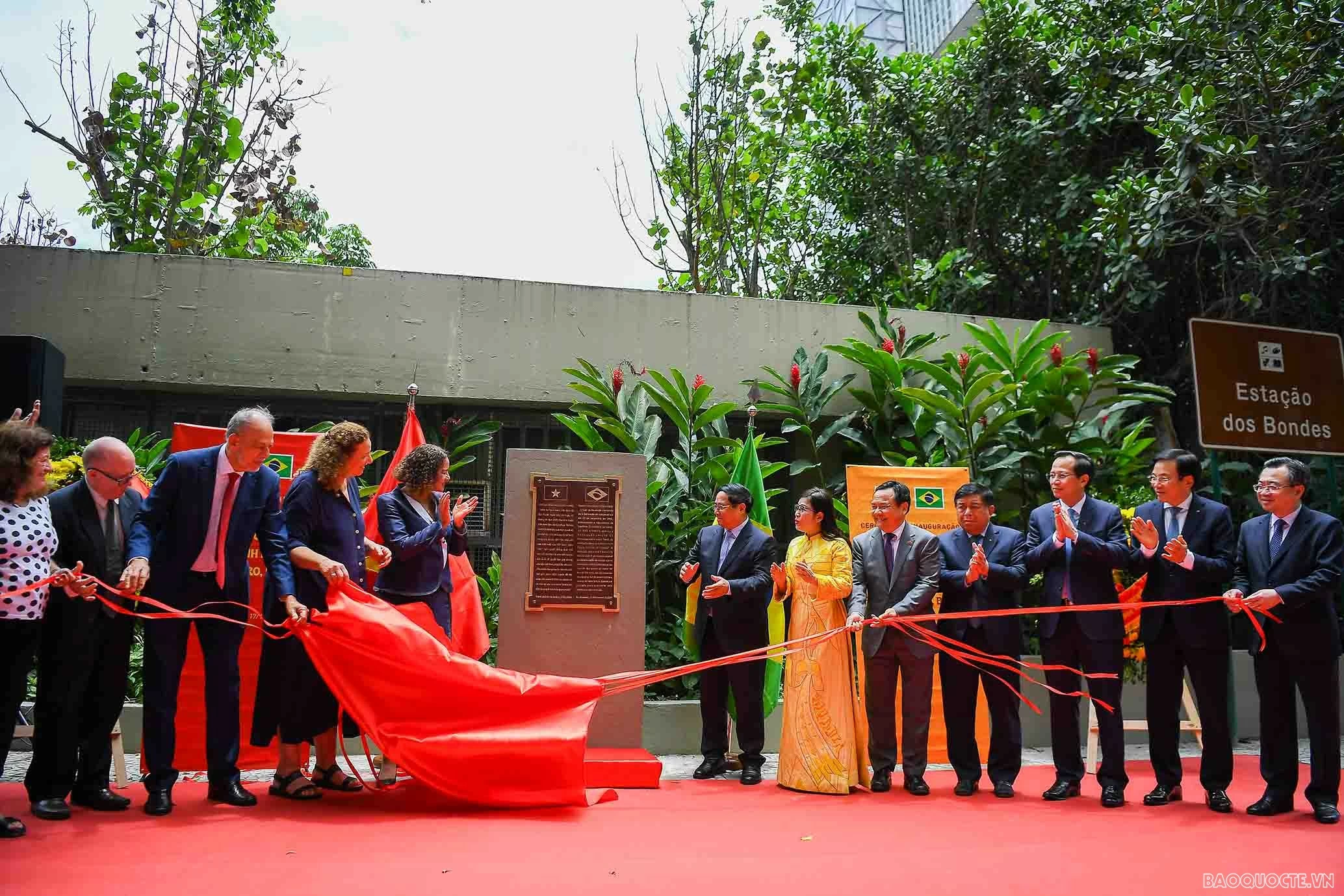 undefined Khánh thành đặt biển kỷ niệm Chủ tịch Hồ Chí Minh tại thành phố Rio de Janeiro, Brazil