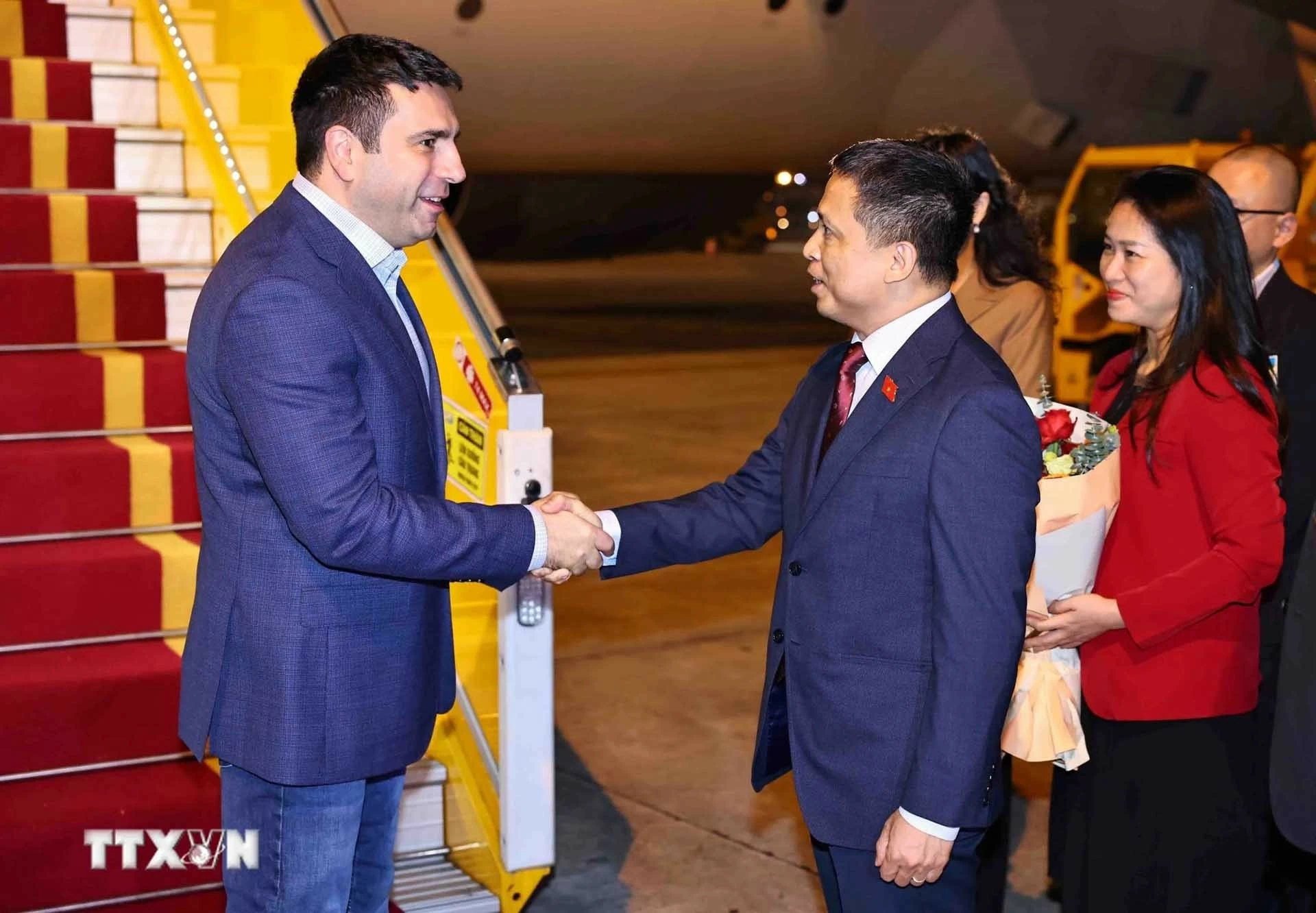 Chủ tịch Quốc hội Armenia đến Hà Nội, bắt đầu thăm chính thức Việt Nam Chủ tịch Quốc hội Armenia đến Hà Nội, bắt đầu thăm chính thức Việt Nam