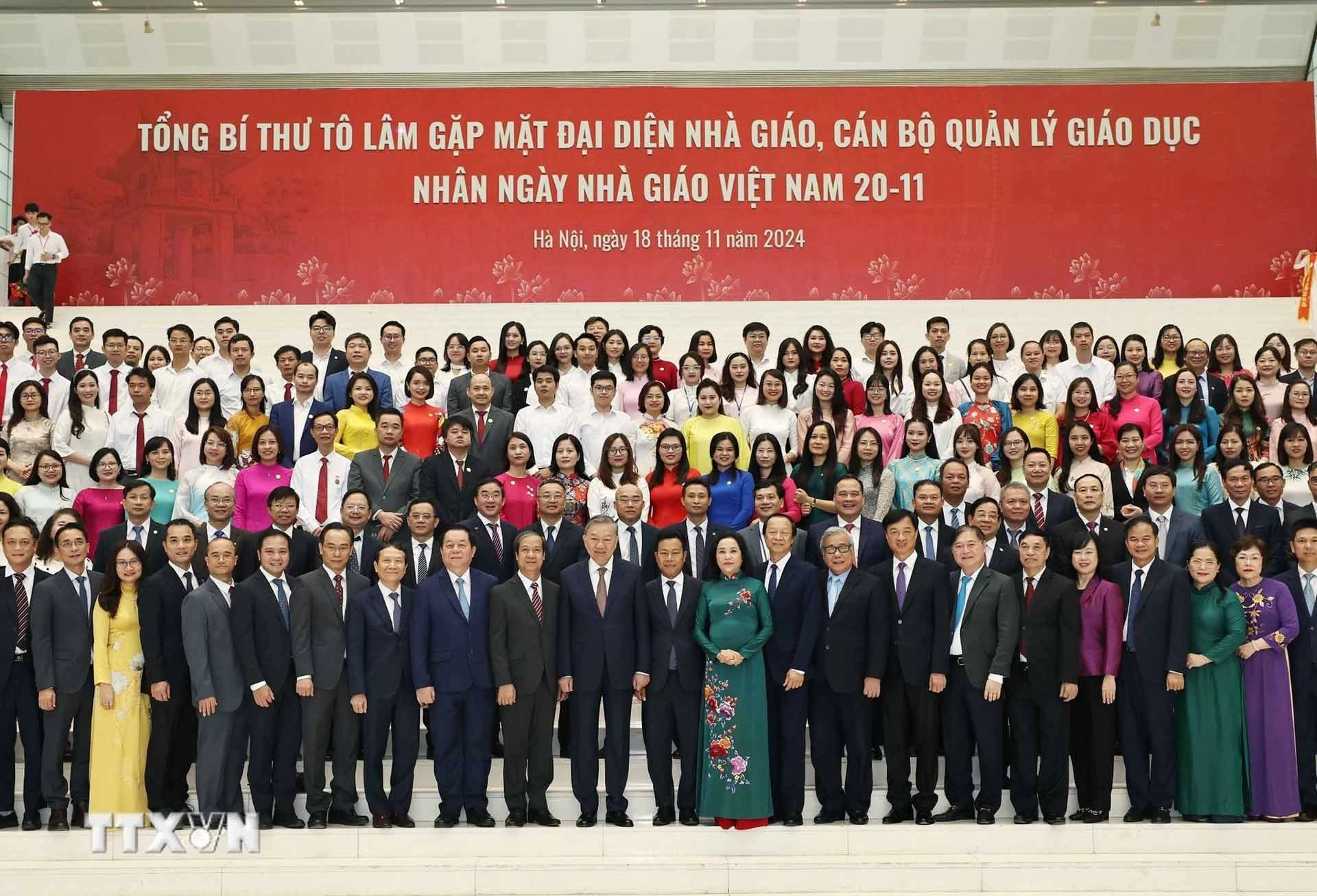 Toàn văn phát biểu của Tổng bí thư Tô Lâm tại buổi gặp mặt đại diện nhà giáo, cán bộ quản lý giáo dục Toàn văn phát biểu của Tổng bí thư Tô Lâm tại buổi gặp mặt đại diện nhà giáo, cán bộ quản lý giáo dục