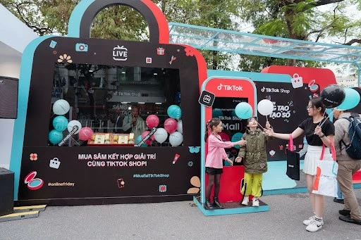 Nam ca sĩ Quốc Vượng sau 5 năm đăng quang Festival tài năng Đông Nam Á Nam ca sĩ Quốc Vượng sau 5 năm đăng quang Festival tài năng Đông Nam Á