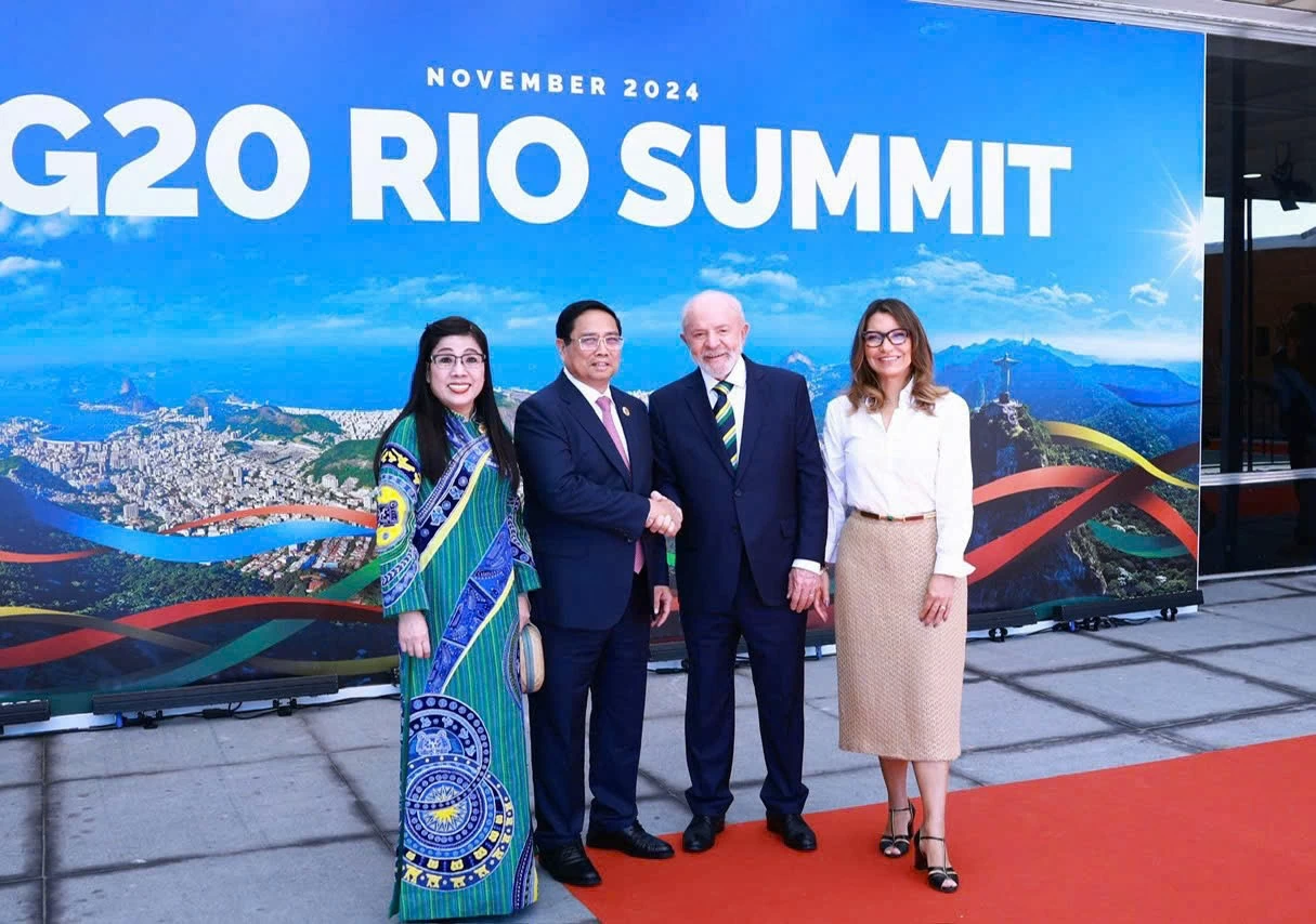 Tổng thống Brazil Lula da Silva, Chủ tịch G20 và Phu nhân đón Thủ tướng Phạm Minh Chính và Phu nhân tham dự Hội nghị thượng đỉnh G20. Tổng thống Brazil Lula da Silva, Chủ tịch G20 và Phu nhân đón Thủ tướng Phạm Minh Chính và Phu nhân tham dự Hội nghị thượng đỉnh G20.