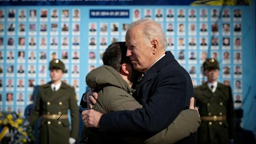 Xung đột Nga-Ukraine: Đoán ý người kế nhiệm Donald Trump, Tổng thống Joe Biden đi thêm nước cờ 'một mũi tên trúng hai đích' Xung đột Nga-Ukraine: Đoán ý người kế nhiệm Donald Trump, Tổng thống Joe Biden đi thêm nước cờ 'một mũi tên trúng hai đích'