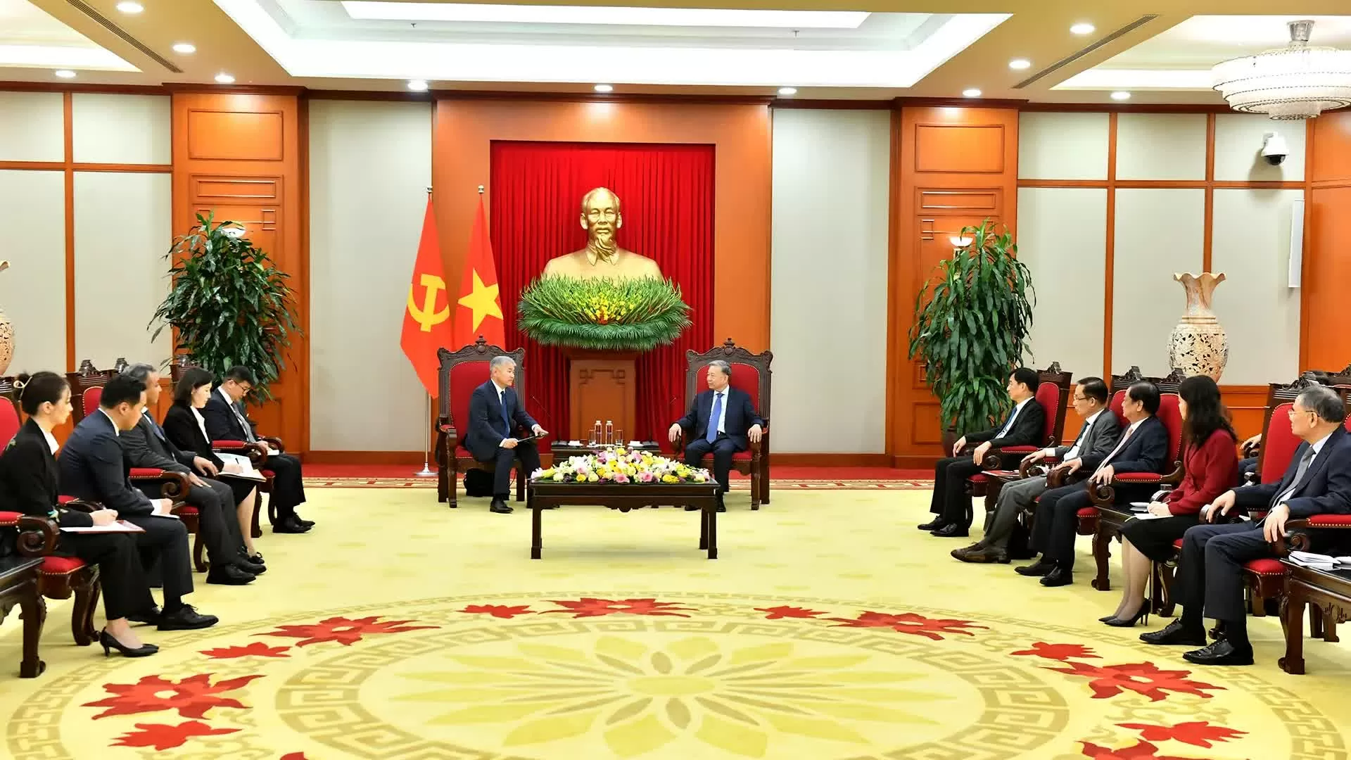 Tổng Bí thư Tô Lâm tiếp Bộ trưởng Lương thực, nông nghiệp và nông nghiệp nhẹ Mông Cổ Jadamba Enkhbayar. (Nguồn: nhandan.vn) Tổng Bí thư Tô Lâm tiếp Bộ trưởng Lương thực, nông nghiệp và nông nghiệp nhẹ Mông Cổ Jadamba Enkhbayar. (Nguồn: nhandan.vn)