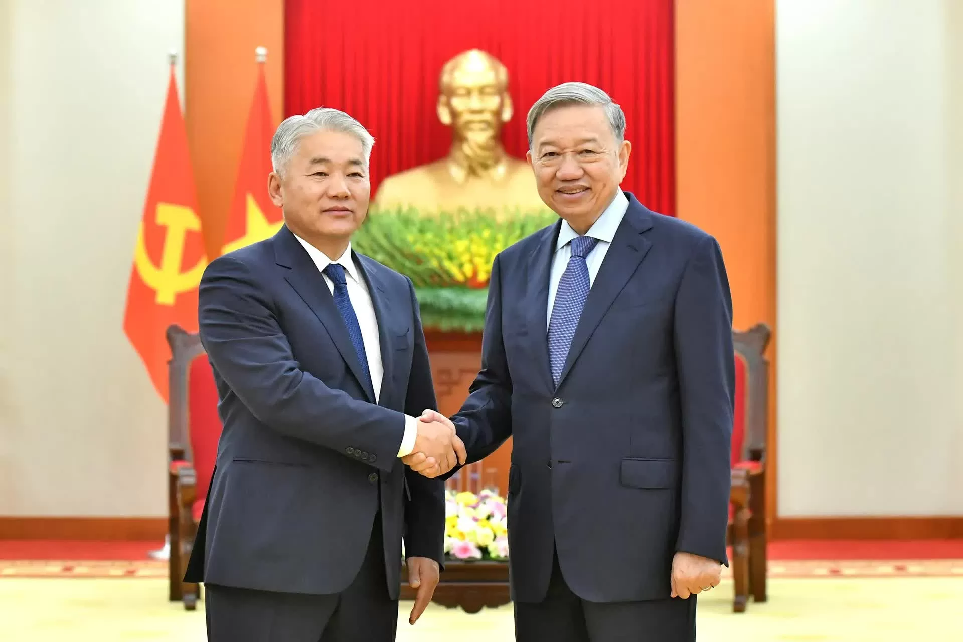 Tổng Bí thư Tô Lâm tiếp Bộ trưởng Lương thực, nông nghiệp và nông nghiệp nhẹ Mông Cổ Jadamba Enkhbayar. (Nguồn: nhandan.vn) Tổng Bí thư Tô Lâm tiếp Bộ trưởng Lương thực, nông nghiệp và nông nghiệp nhẹ Mông Cổ Jadamba Enkhbayar. (Nguồn: nhandan.vn)