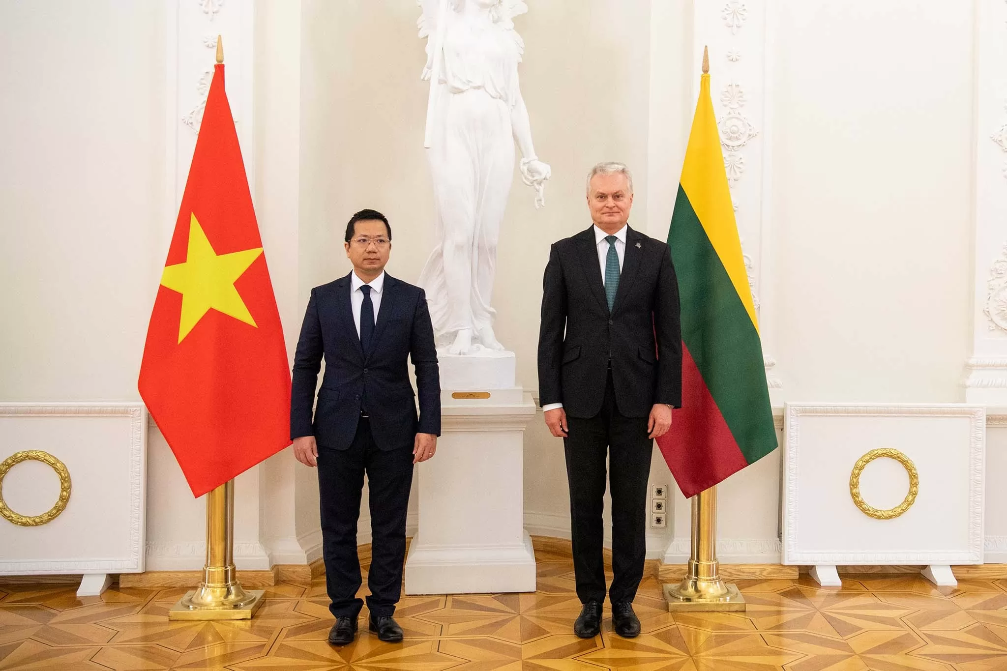 Đại sứ Hà Hoàng Hải trình Thư ủy nhiệm lên Tổng thống Lithuania Đại sứ Hà Hoàng Hải trình Thư ủy nhiệm lên Tổng thống Lithuania