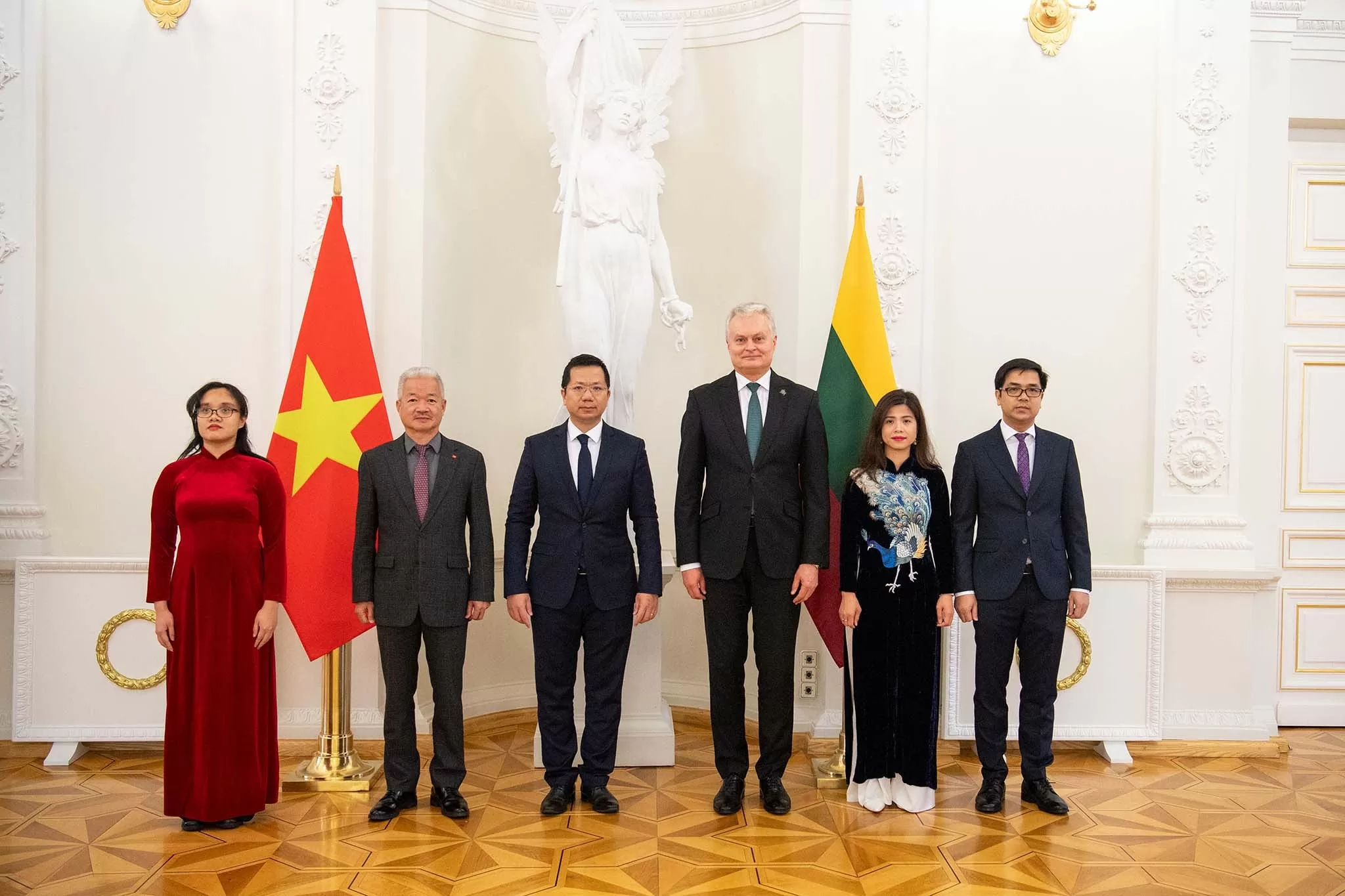 Đại sứ Hà Hoàng Hải trình Thư ủy nhiệm lên Tổng thống Lithuania Đại sứ Hà Hoàng Hải trình Thư ủy nhiệm lên Tổng thống Lithuania