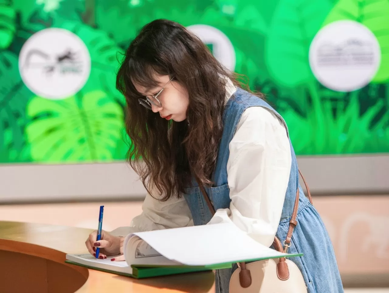 Tác giả sách Dương Hạnh chia sẻ đầy xúc động sau chuyến đi rừng Tác giả sách Dương Hạnh chia sẻ đầy xúc động sau chuyến đi rừng