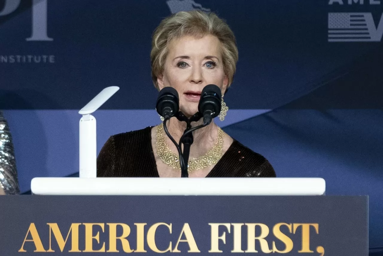 Tổng thống đắc cử Donald Trump chọn bà Linda McMahon làm Bộ trưởng Giáo dục. (Nguồn: AP) Tổng thống đắc cử Donald Trump chọn bà Linda McMahon làm Bộ trưởng Giáo dục. (Nguồn: AP)