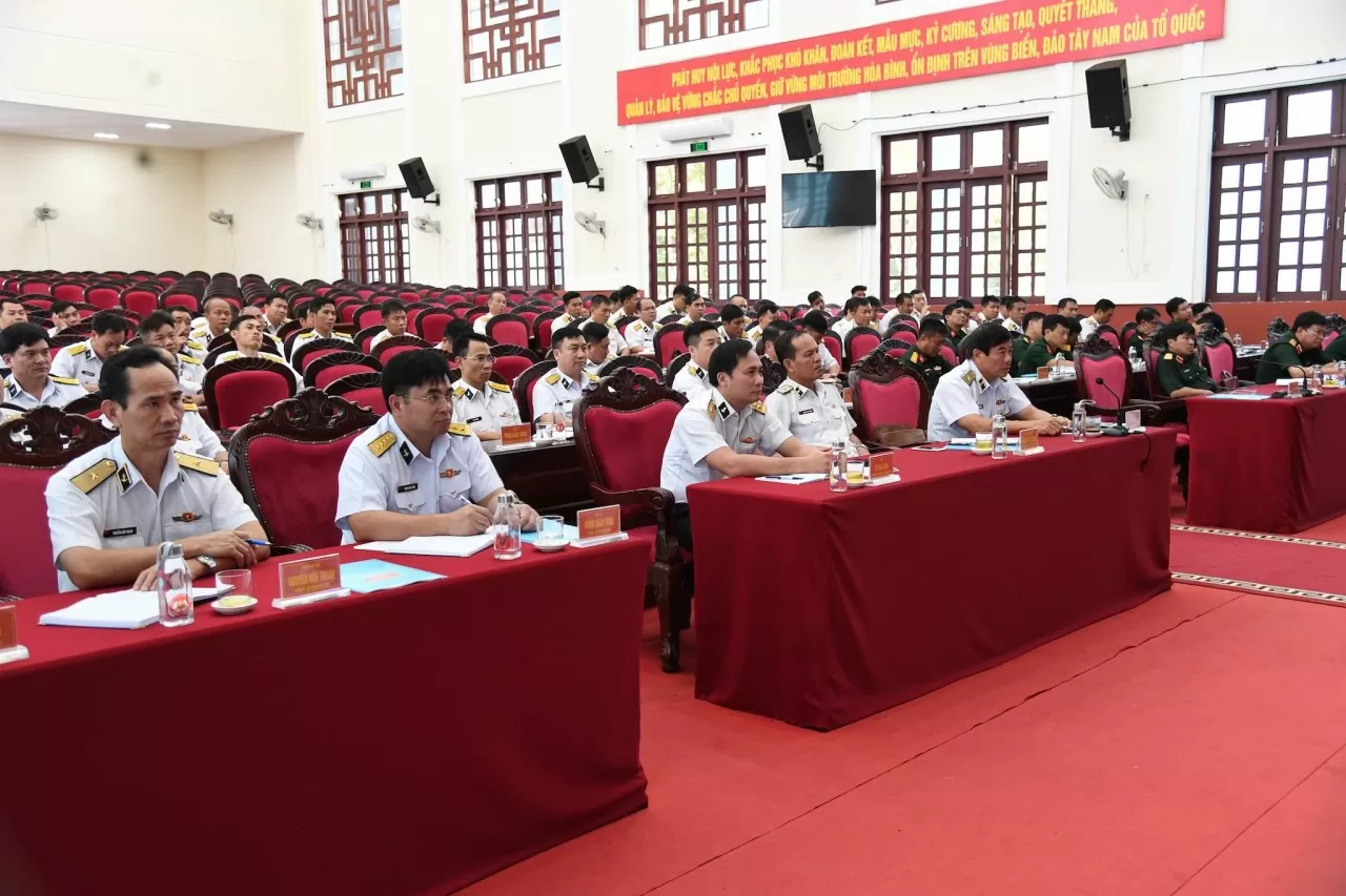 Các đại biểu dự nghe kết luận kiểm tra. (Ảnh: Văn Định) Các đại biểu dự nghe kết luận kiểm tra. (Ảnh: Văn Định)