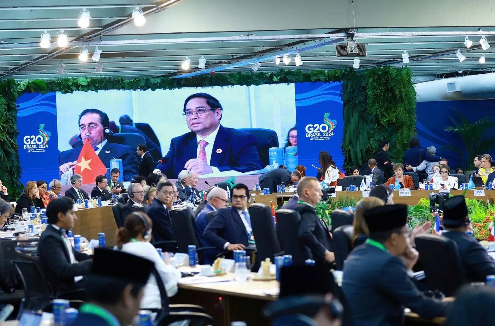 Thủ tướng Chính phủ Phạm Minh Chính phát biểu tại Phiên thảo luận về phát triển bền vững và chuyển đổi năng lượng - Ảnh: VGP/Nhật Bắc Thủ tướng Chính phủ Phạm Minh Chính phát biểu tại Phiên thảo luận về phát triển bền vững và chuyển đổi năng lượng - Ảnh: VGP/Nhật Bắc