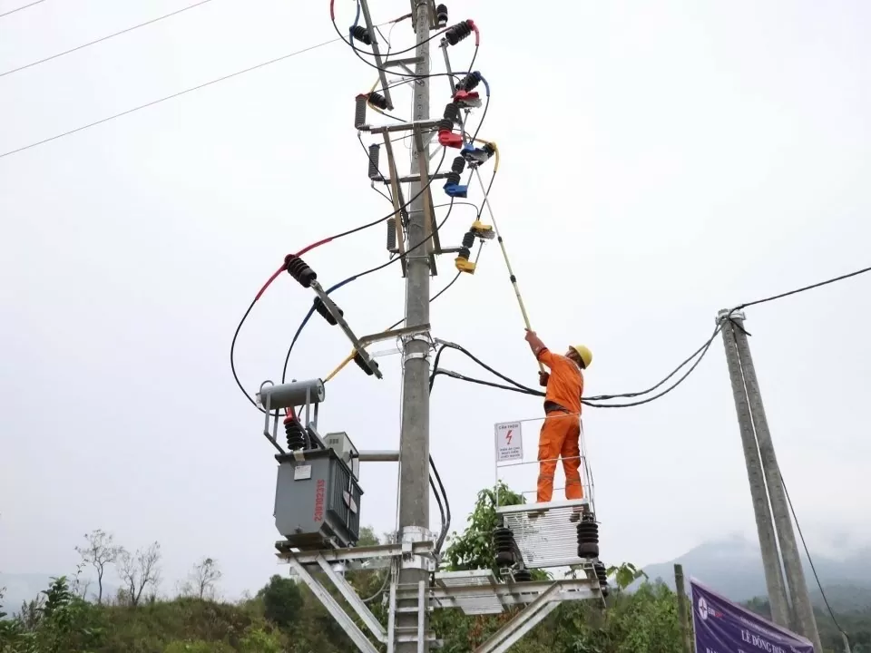 Việt Nam cần khẩn cấp nâng cấp lưới điện để kết nối các dự án năng lượng mặt trời, năng lượng sạch. (Nguồn: Bnews) Việt Nam cần khẩn cấp nâng cấp lưới điện để kết nối các dự án năng lượng mặt trời, năng lượng sạch. (Nguồn: Bnews)